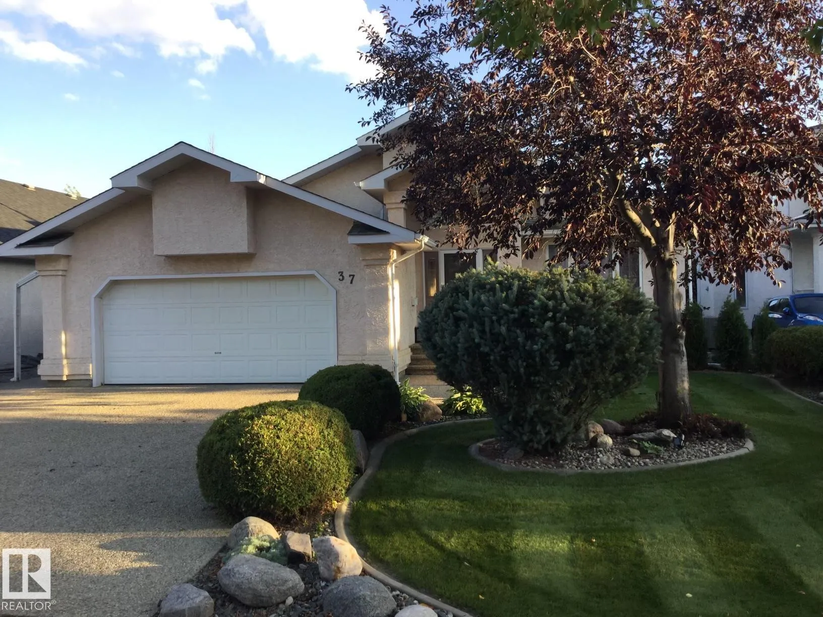 37 EVEREST Crescent