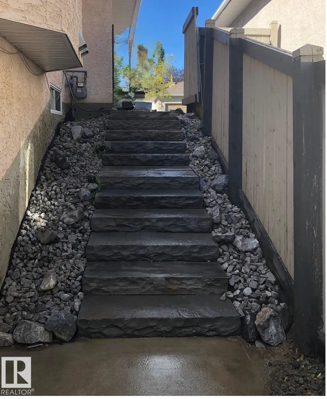 37 EVEREST Crescent