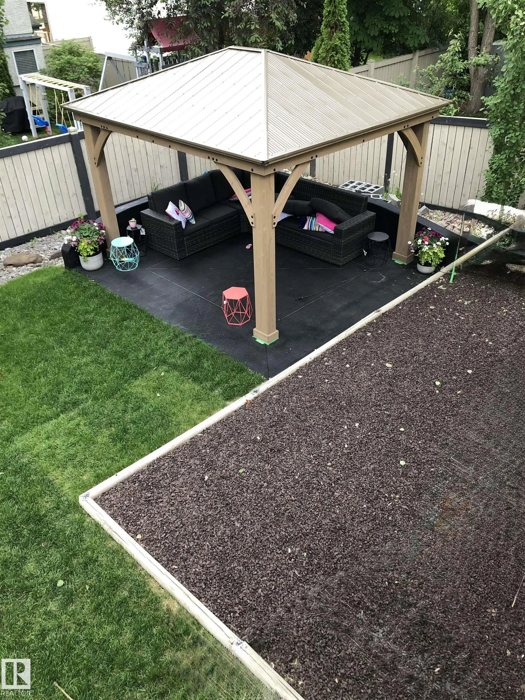 37 EVEREST Crescent