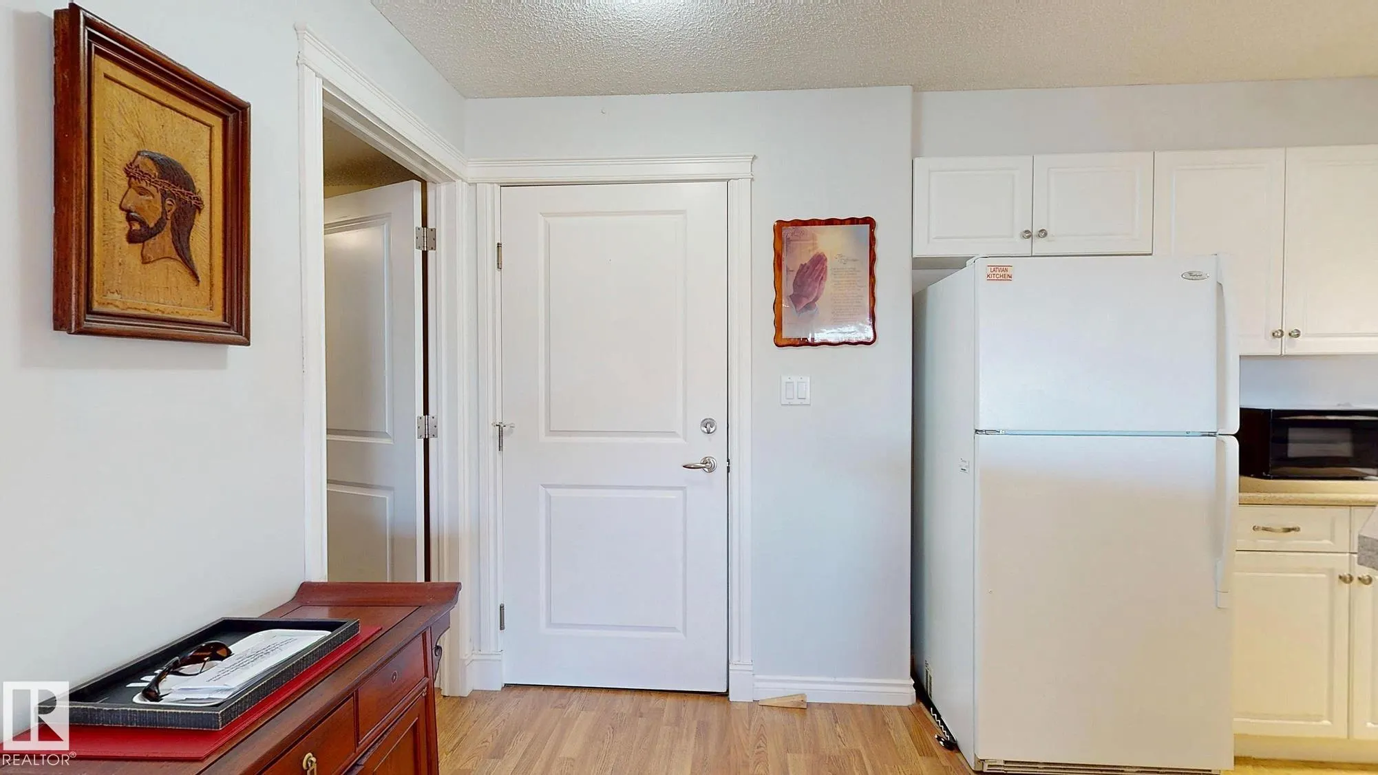 6 SPRUCE RIDGE Drive