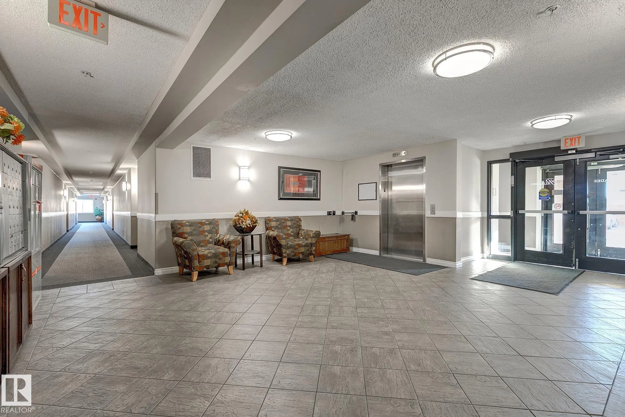 6 SPRUCE RIDGE Drive