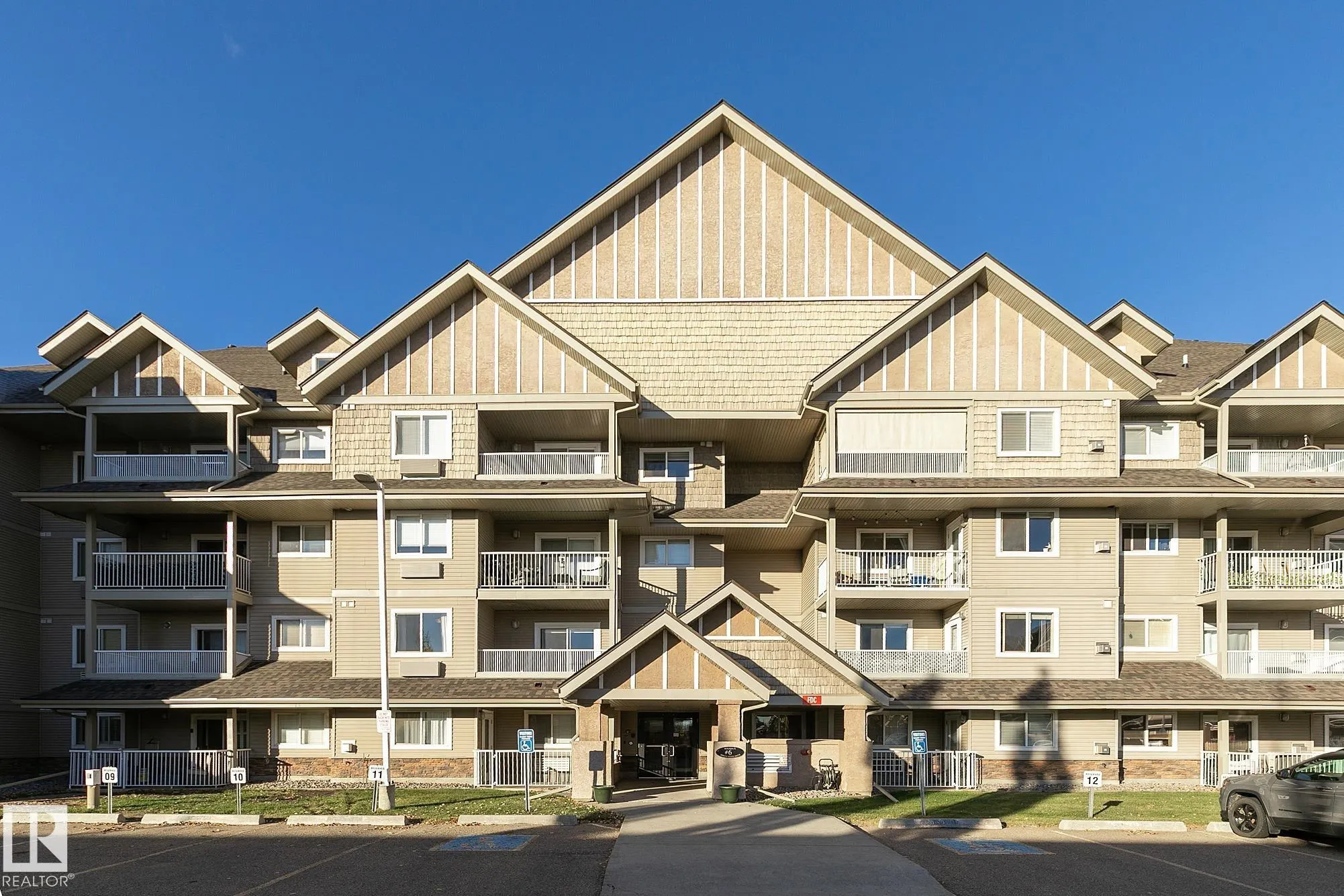 6 SPRUCE RIDGE Drive