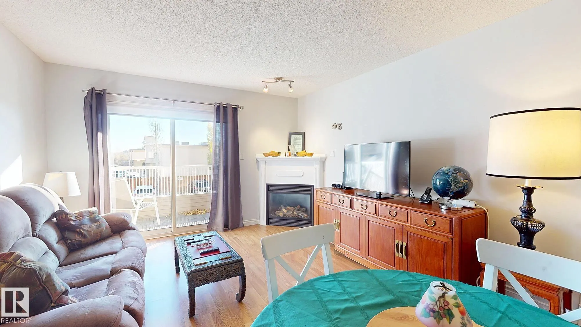 6 SPRUCE RIDGE Drive