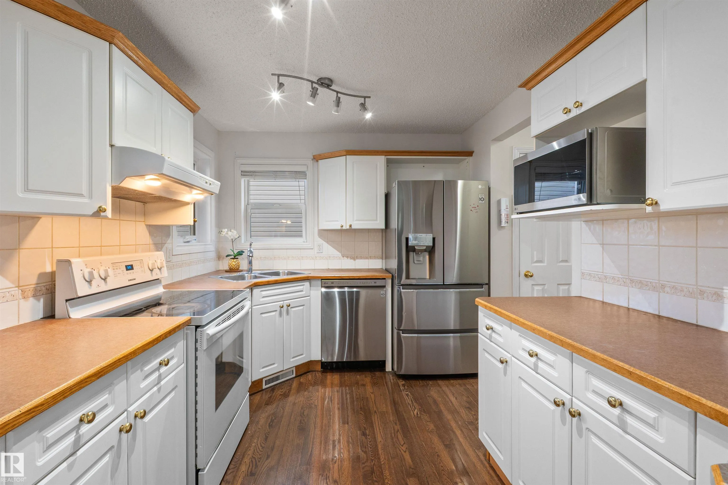 305 WILD ROSE Way