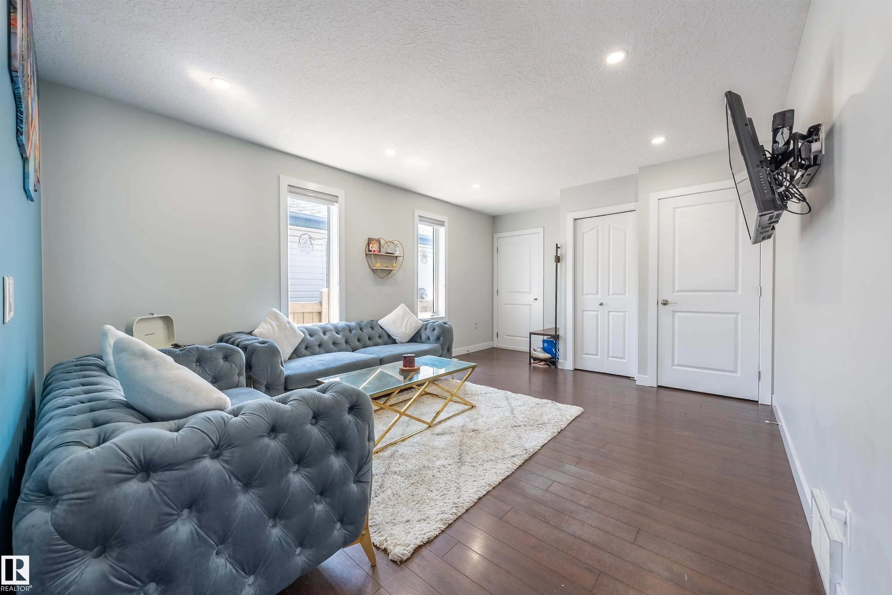 3312 27 ave