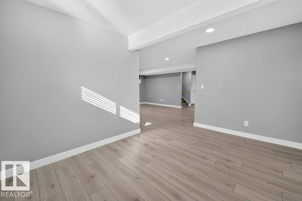 1612 ERKER Way