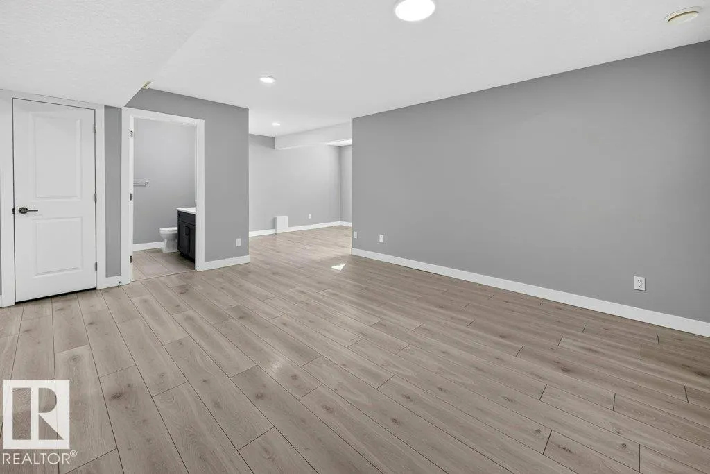 1612 ERKER Way
