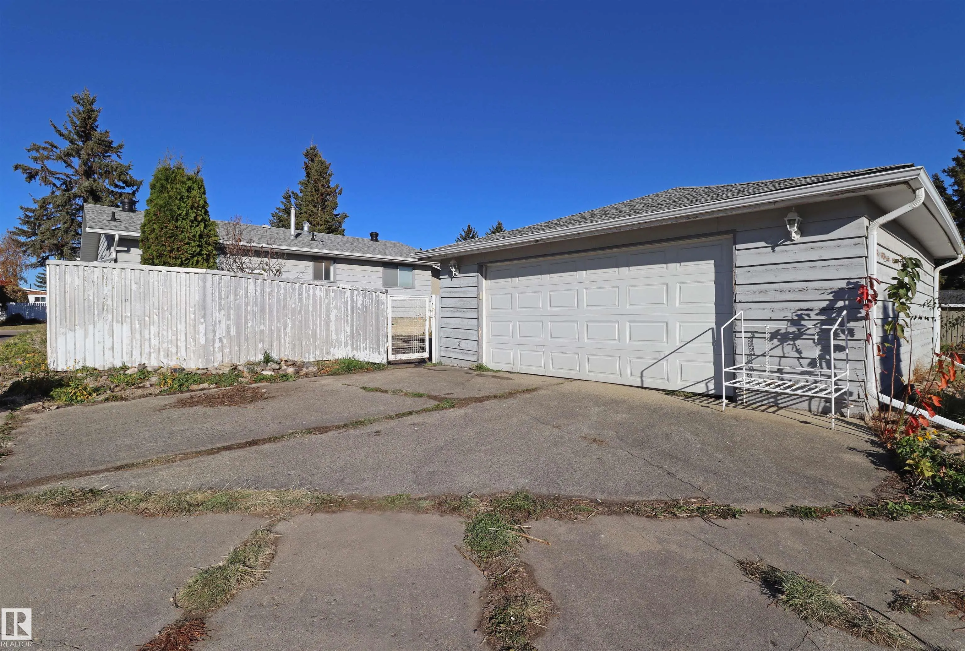 9527 151 Avenue