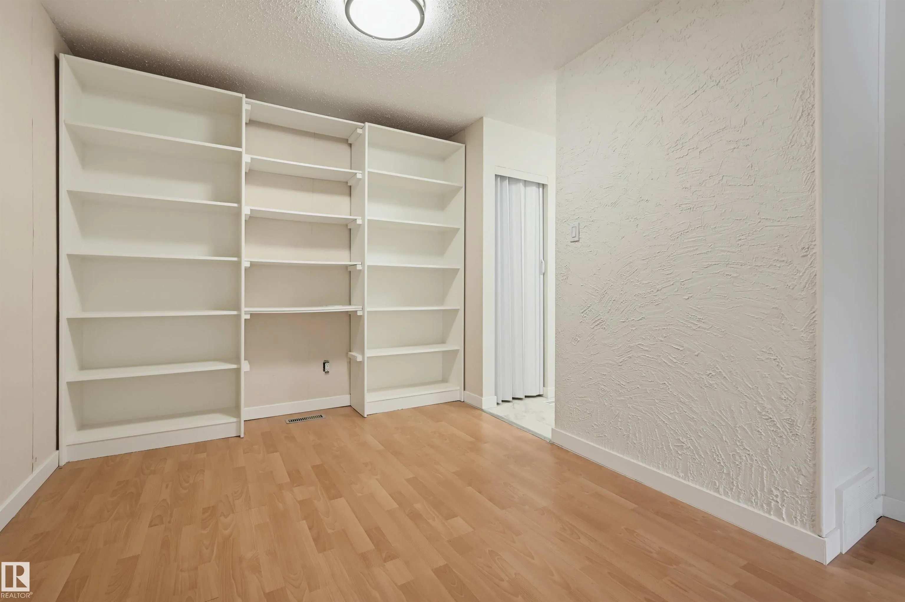 15107 54 Street
