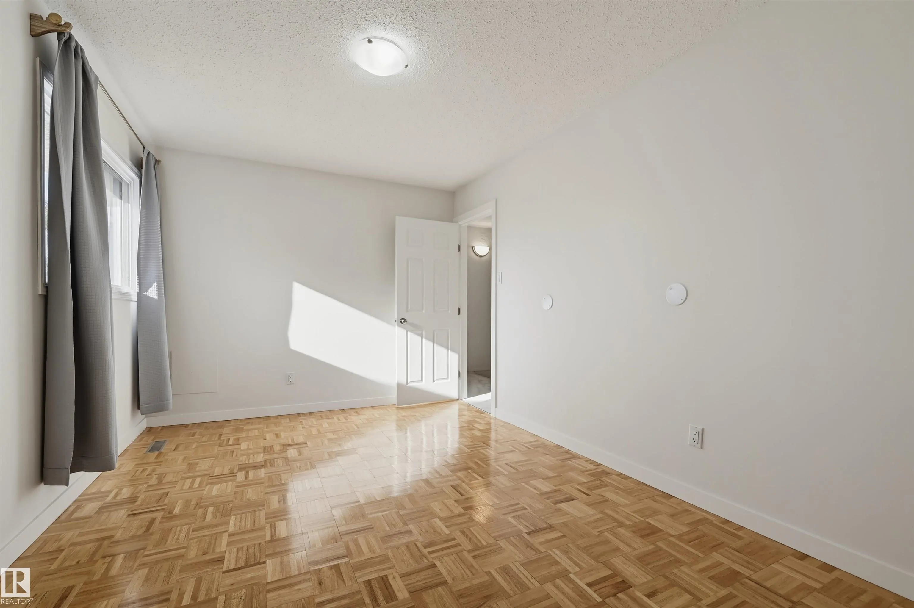 15107 54 Street