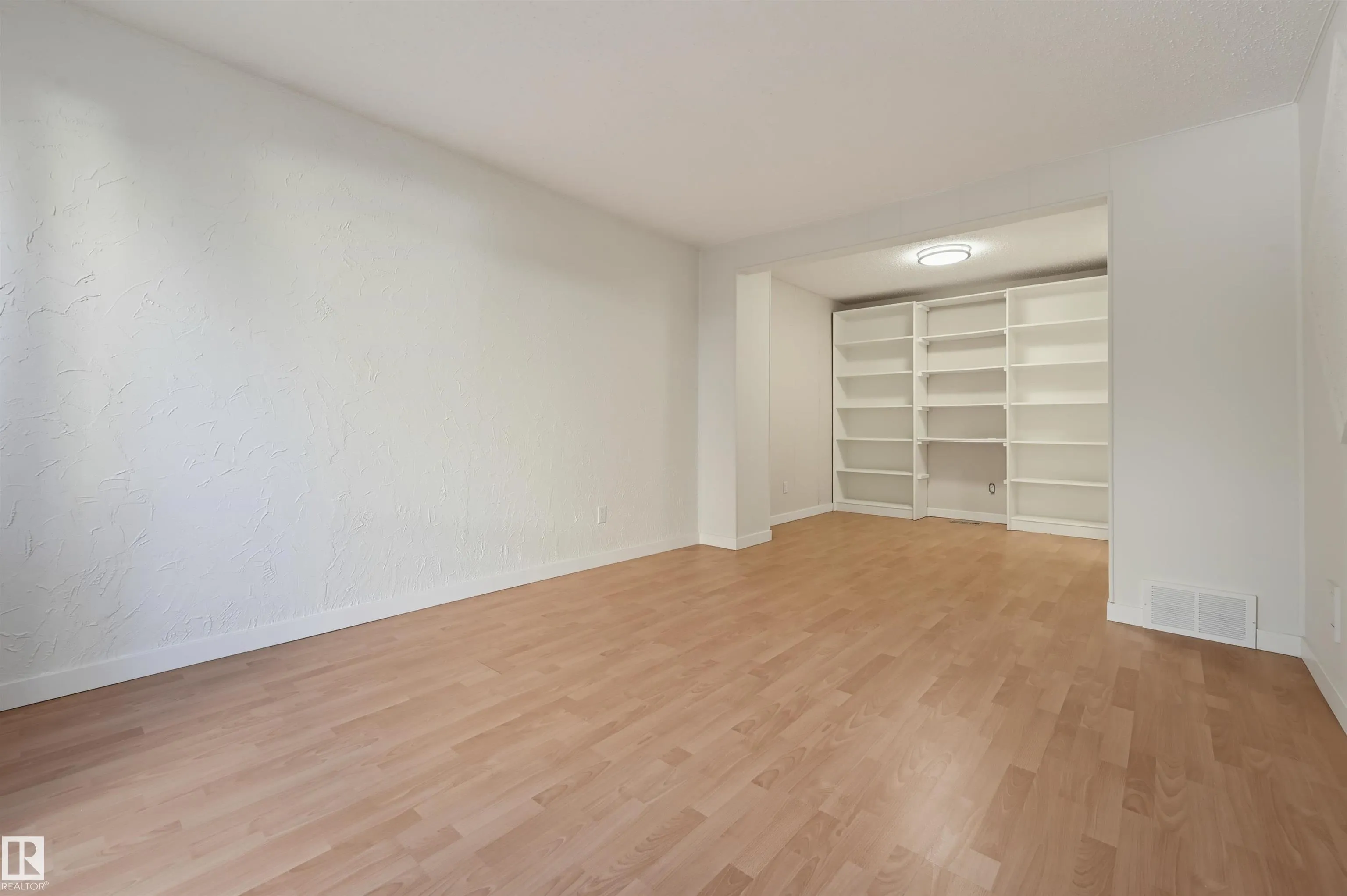 15107 54 Street
