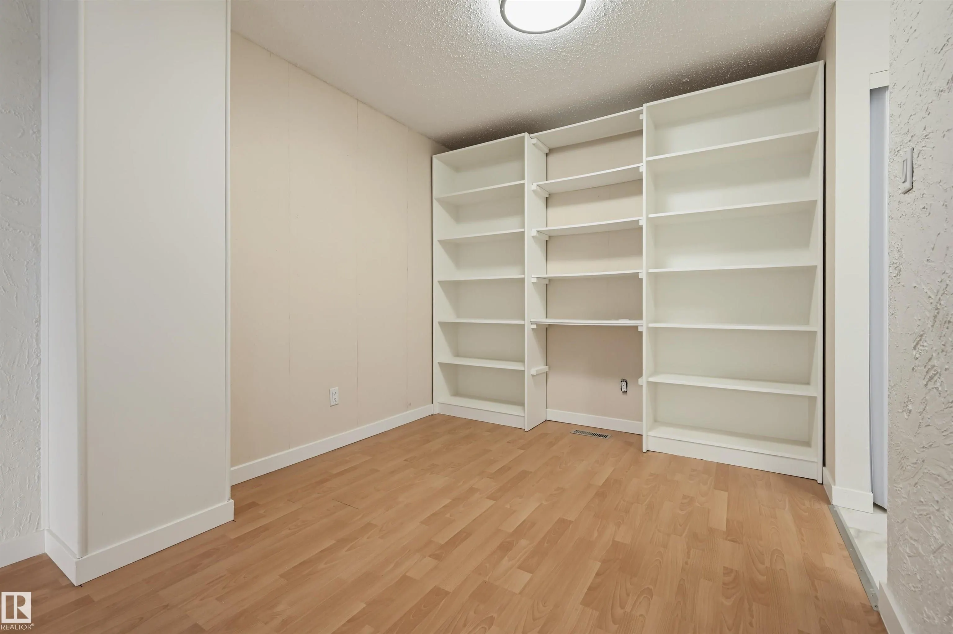 15107 54 Street