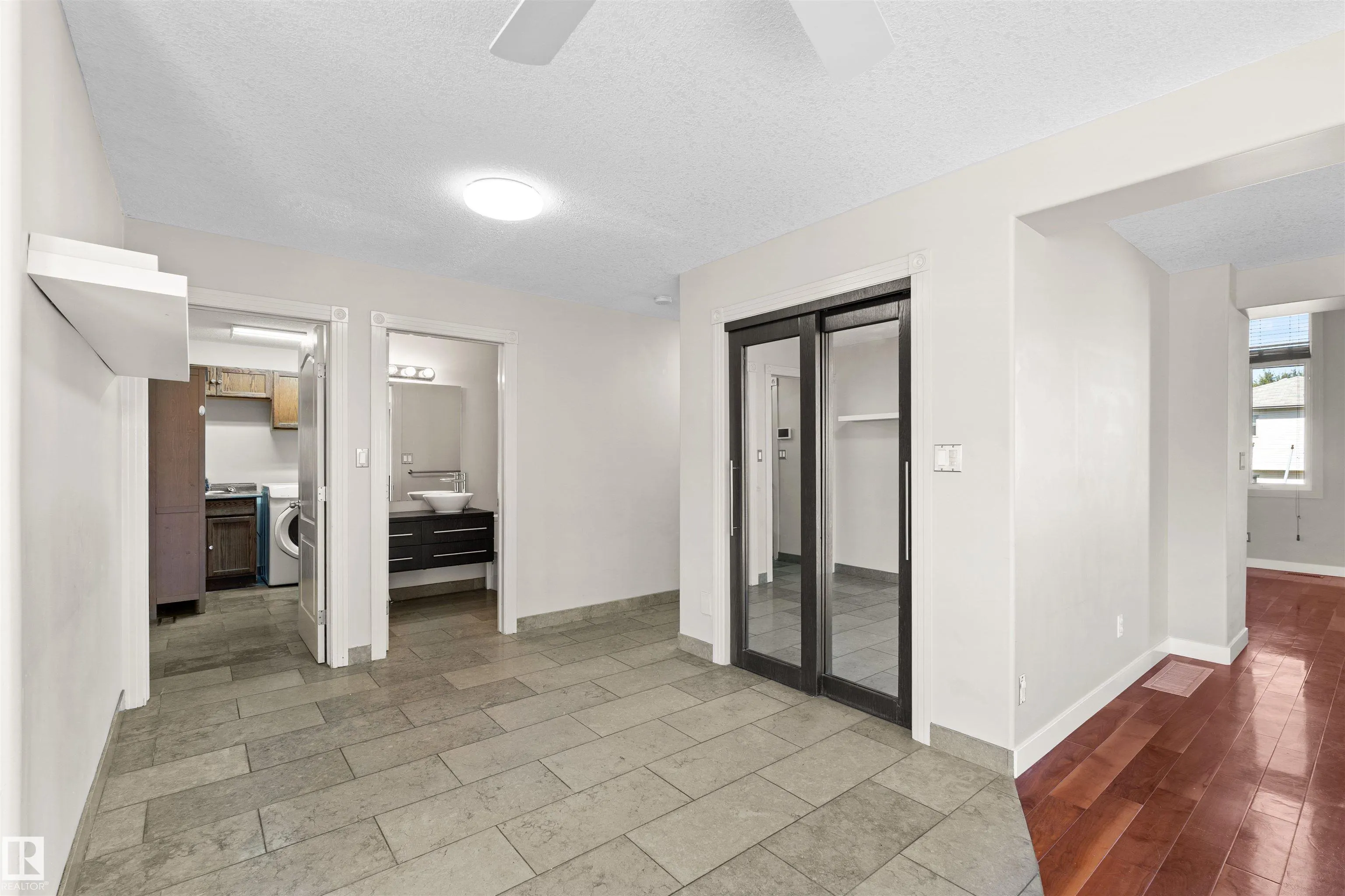 446 ORMSBY Road
