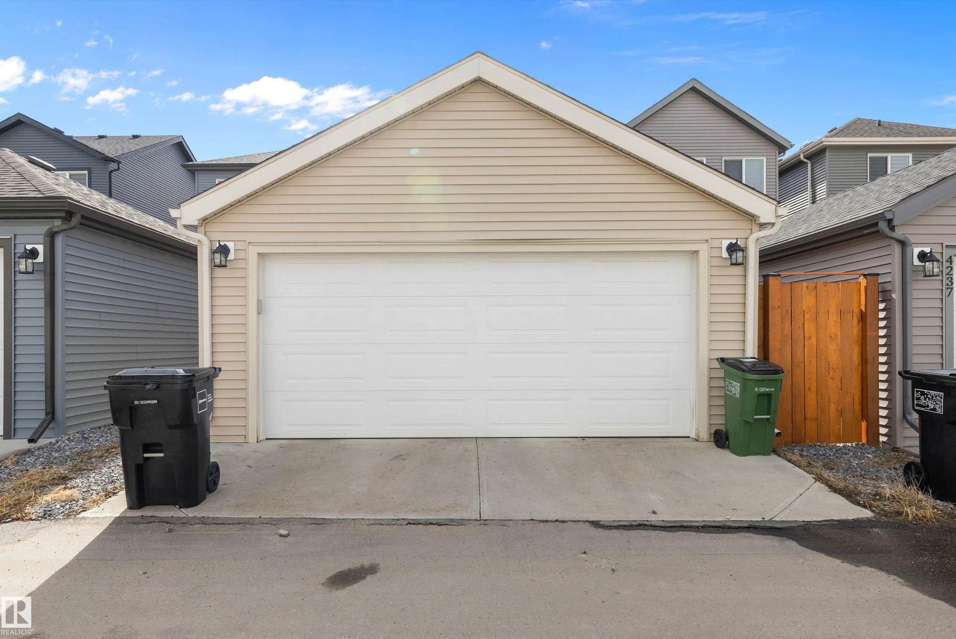 4235 Chichak Close