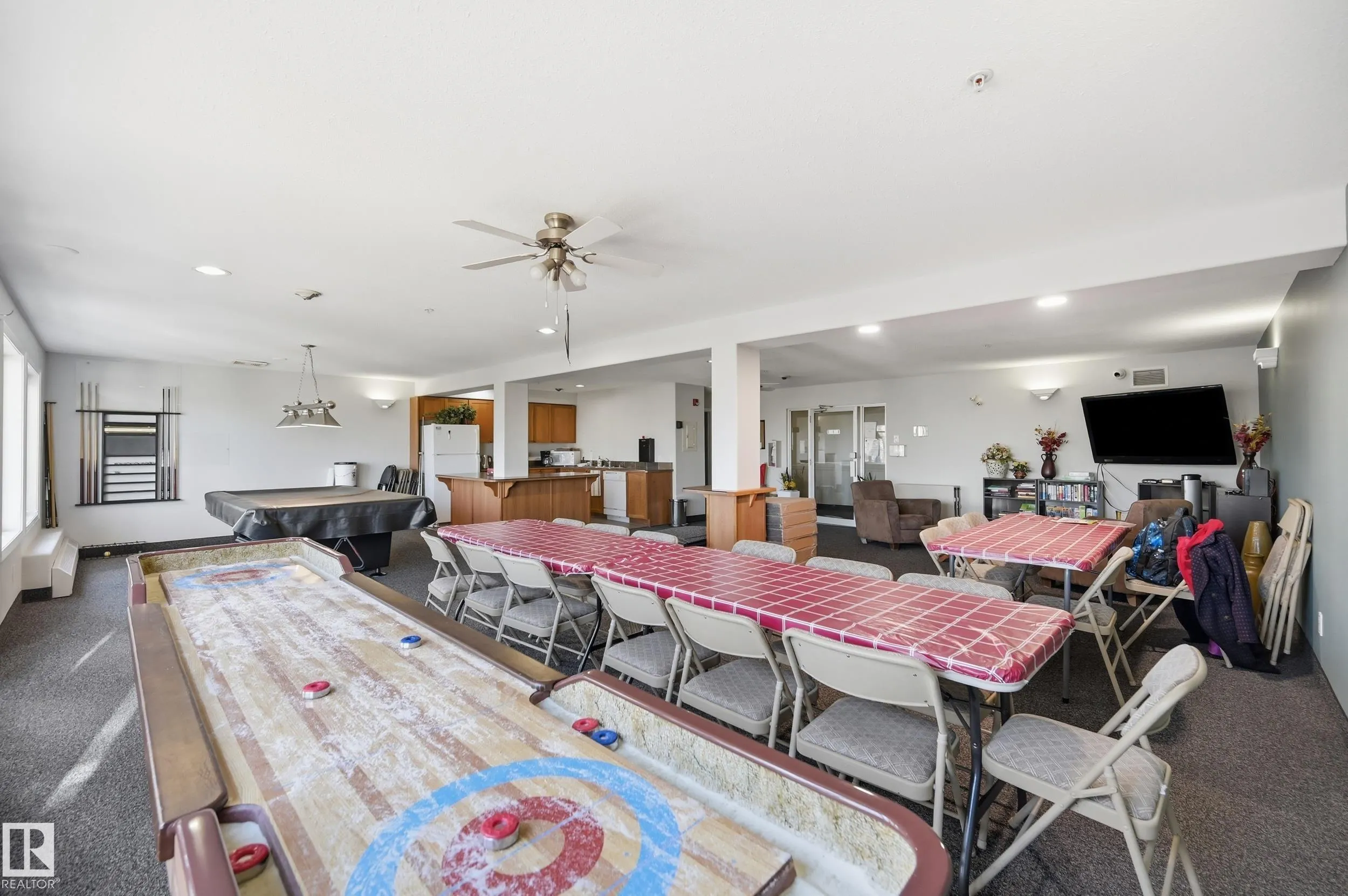 592 Hooke Road