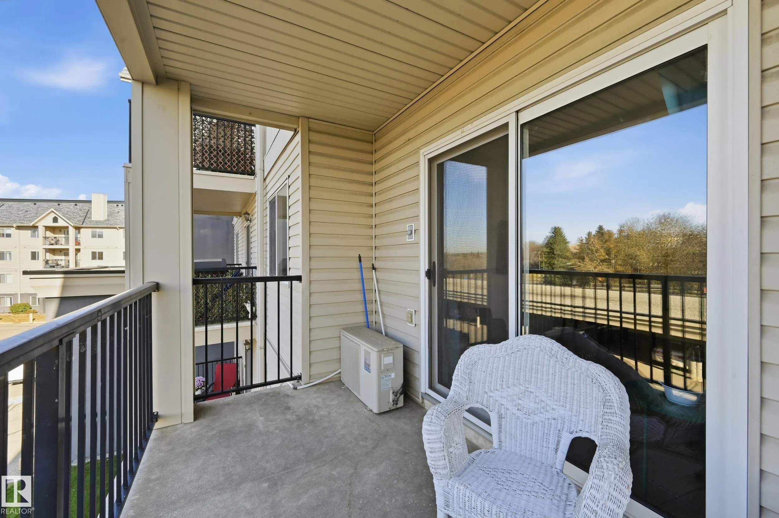 592 Hooke Road