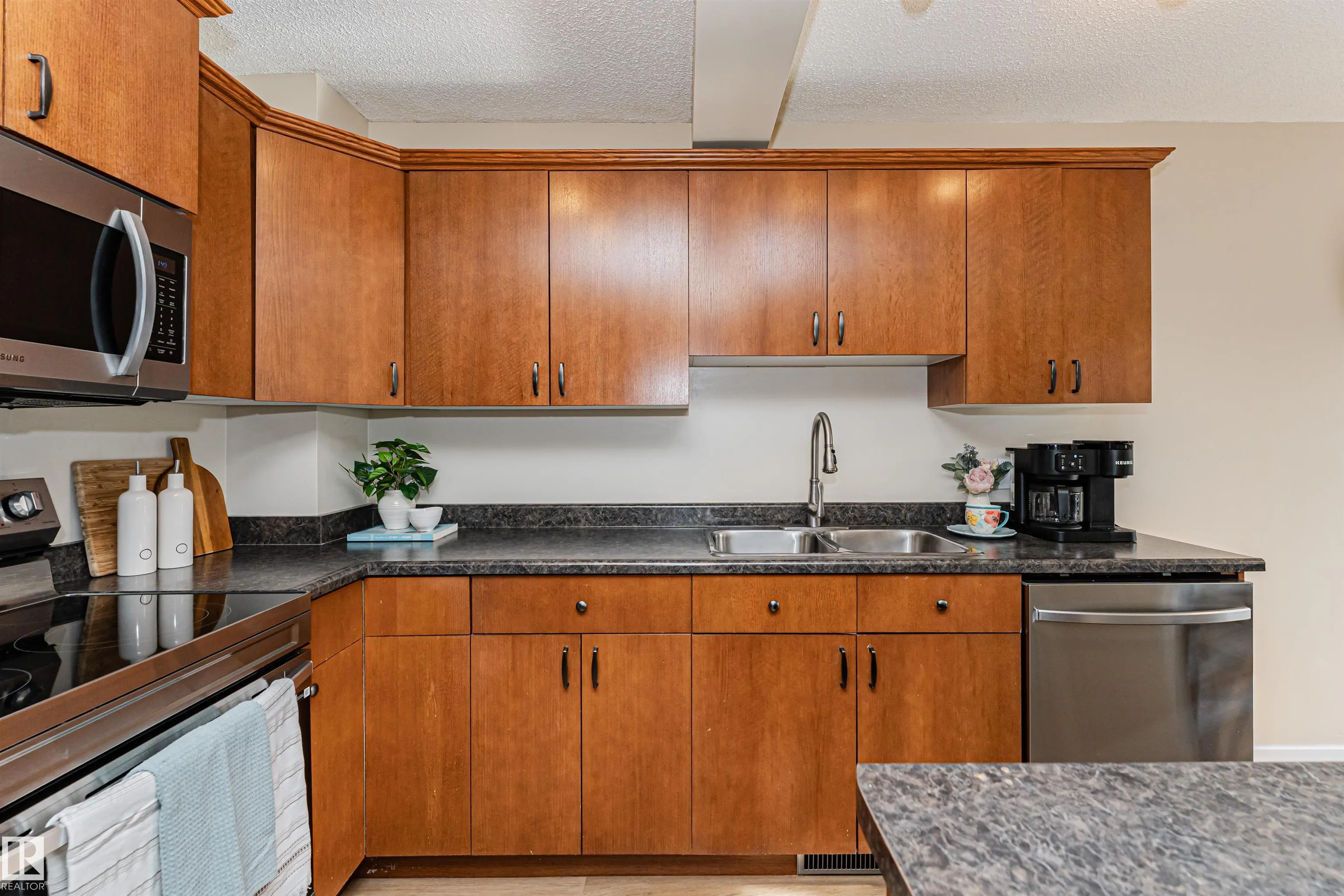 51 VAUGHN Avenue