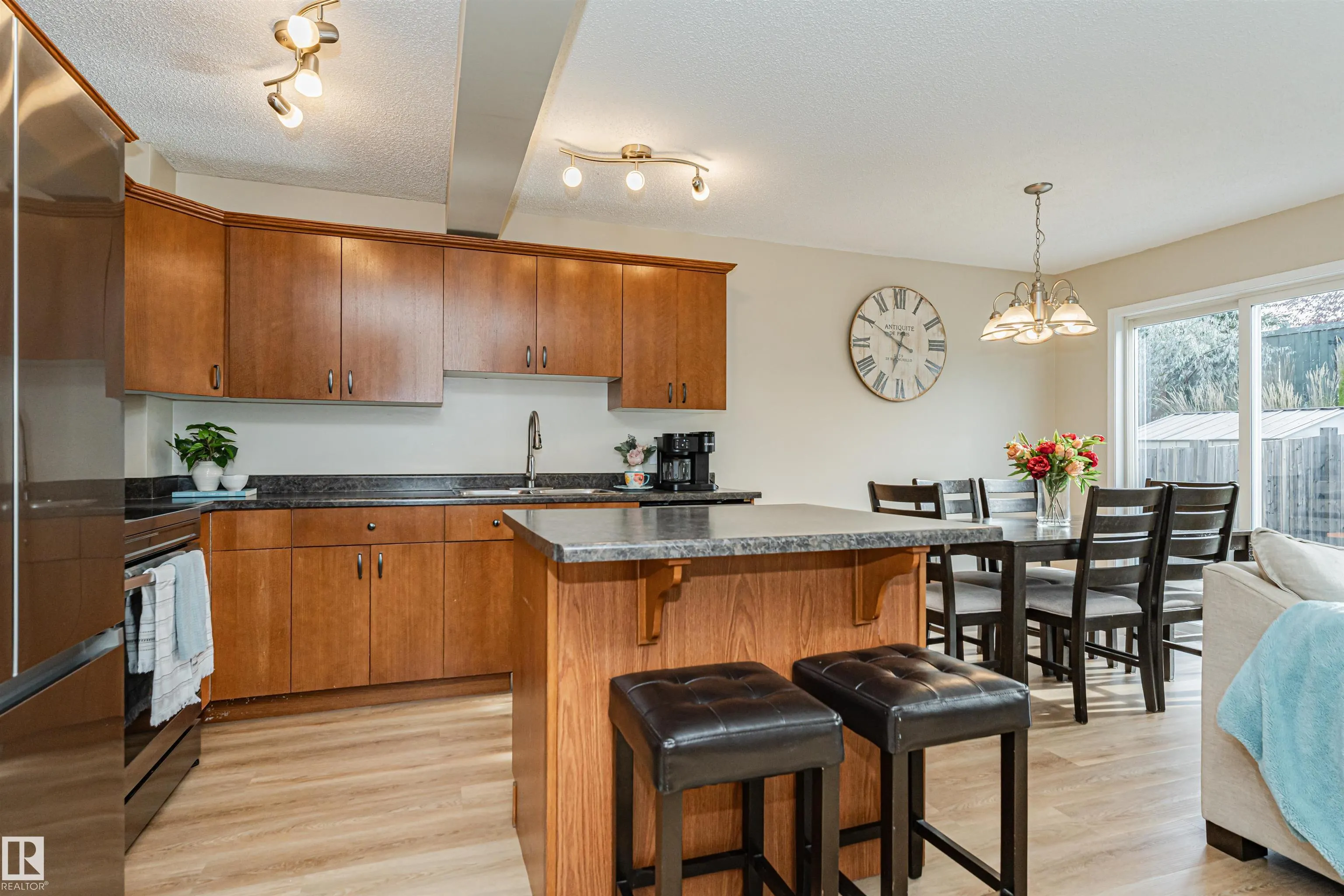 51 VAUGHN Avenue