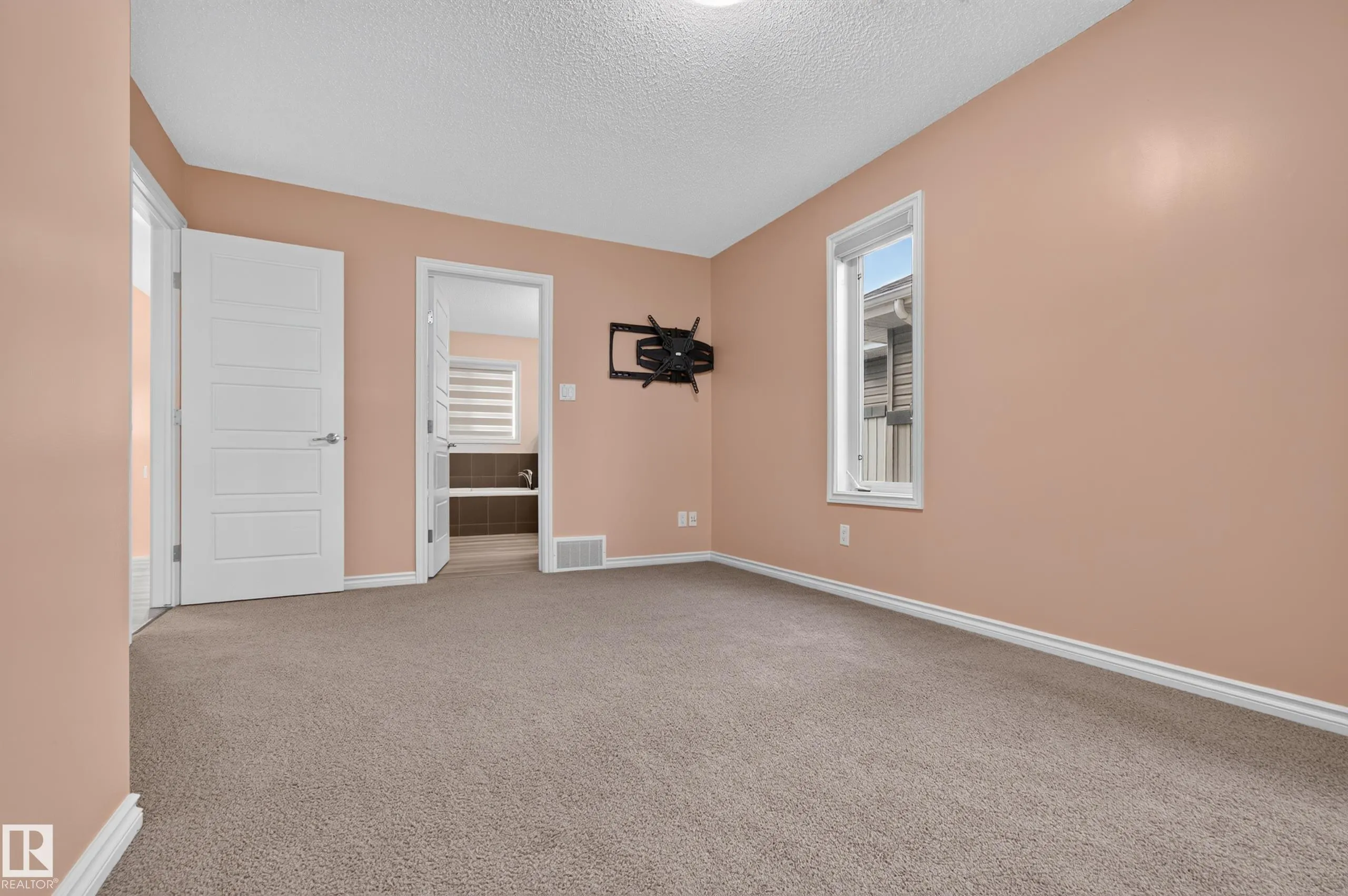 1411 CAREY Way