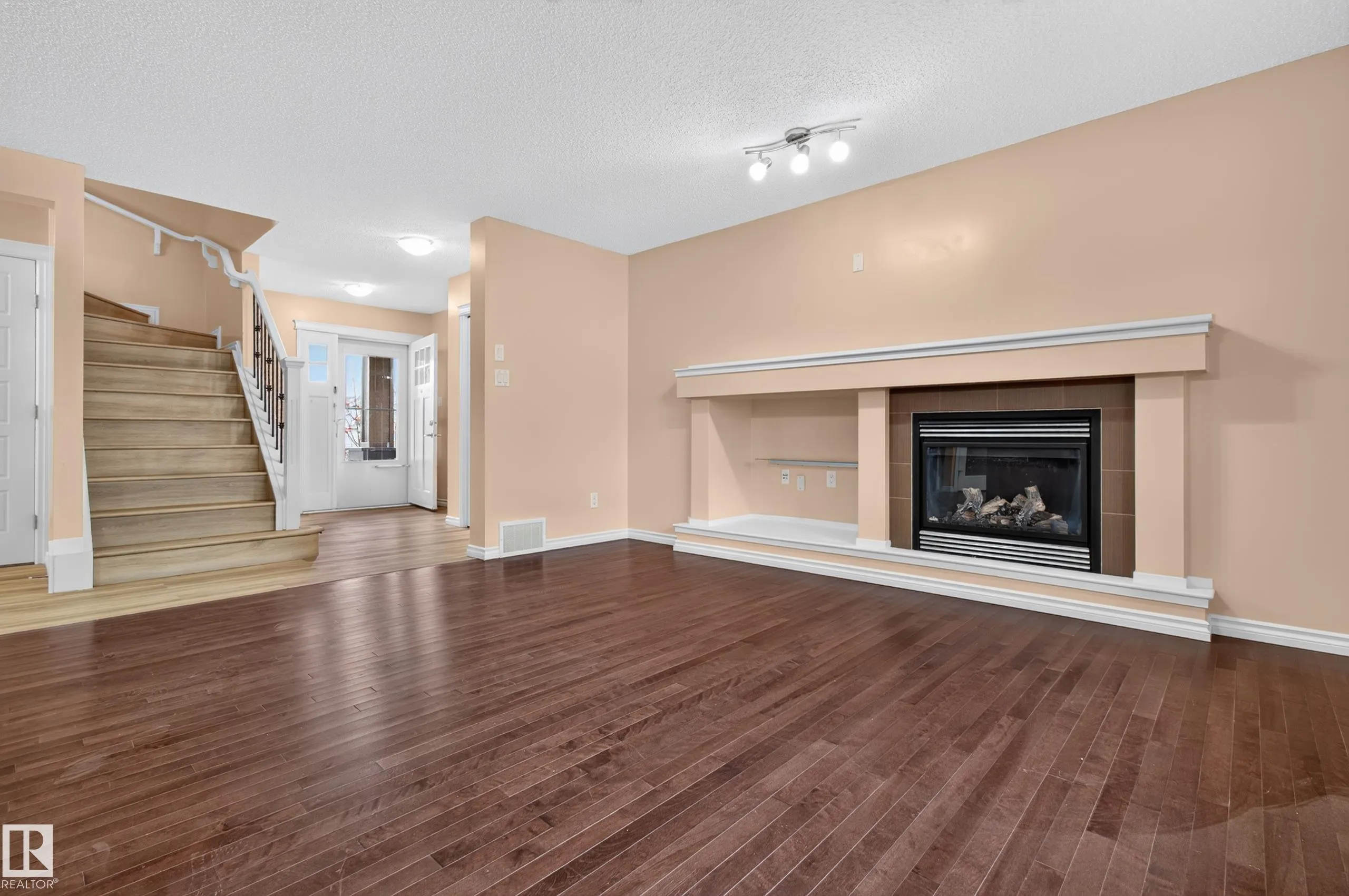 1411 CAREY Way