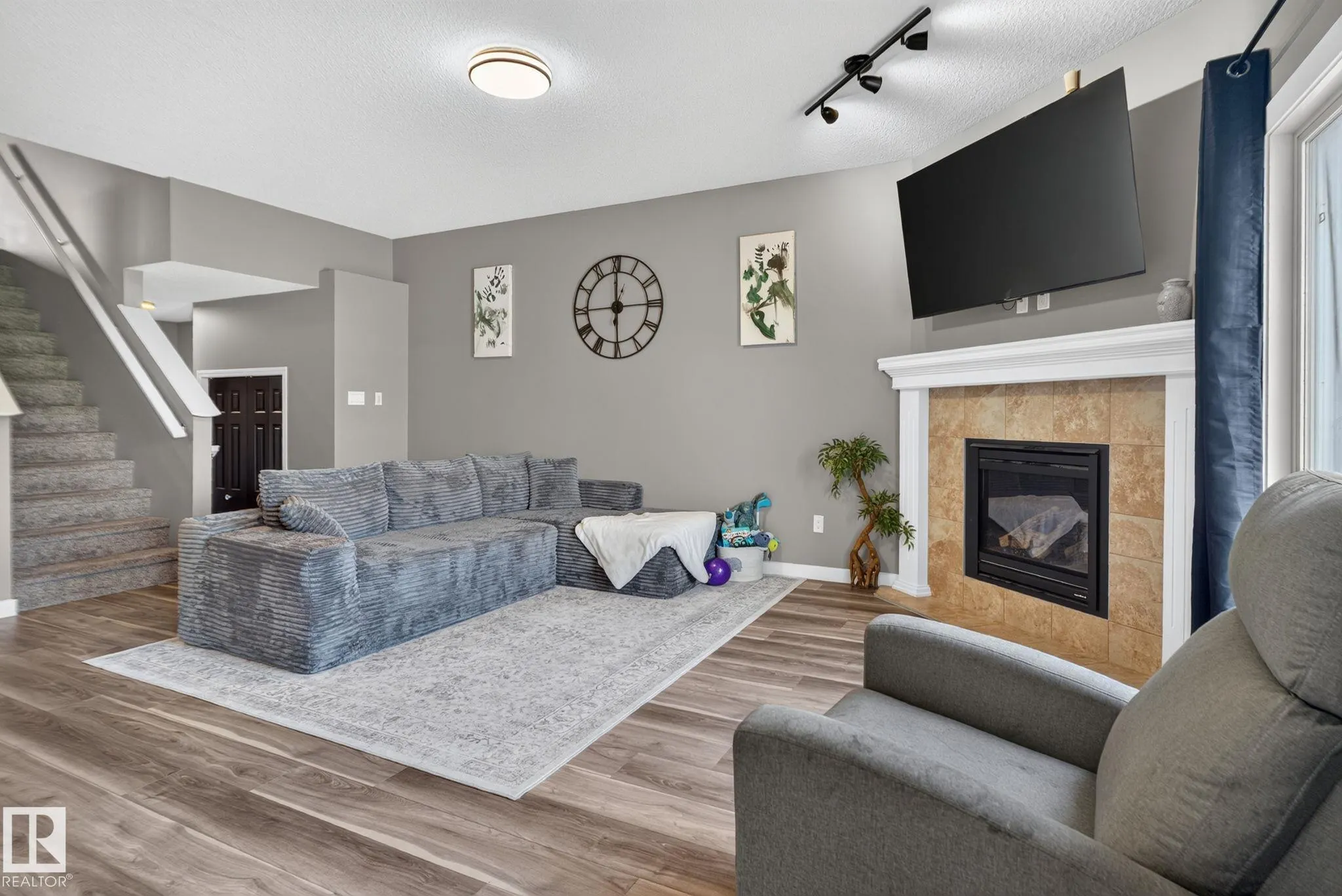 385 SIMMONDS Way