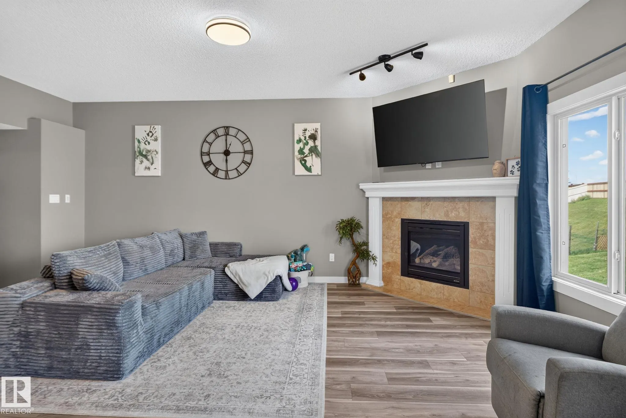 385 SIMMONDS Way