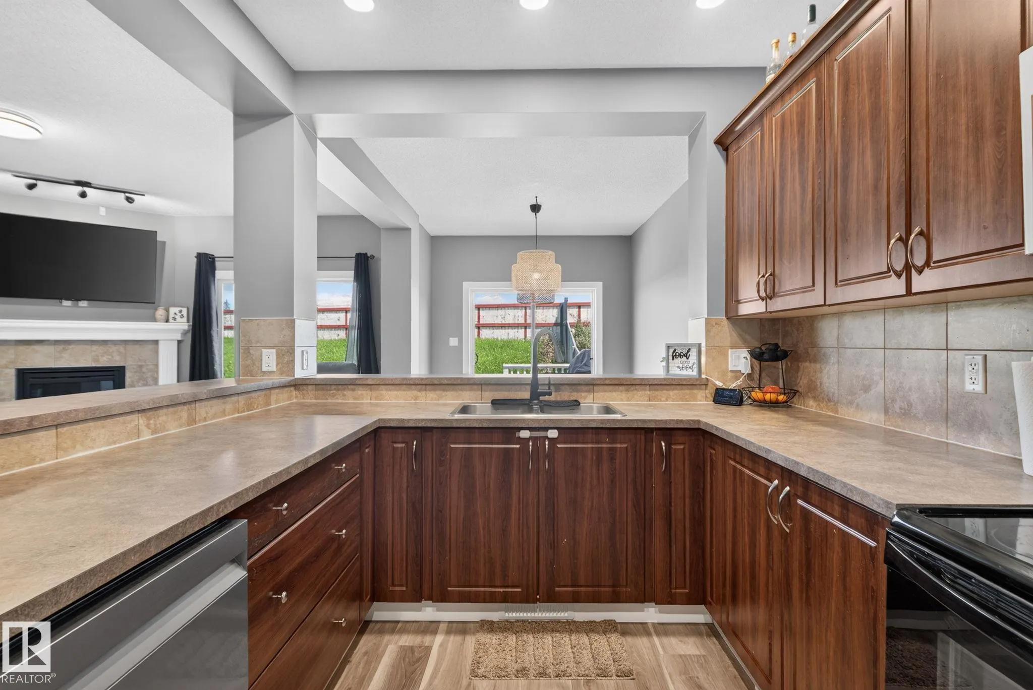 385 SIMMONDS Way