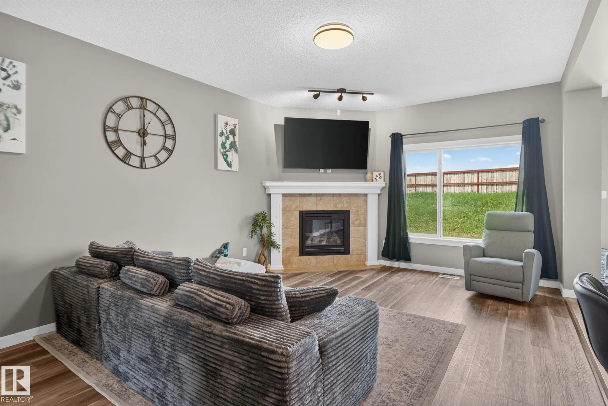 385 SIMMONDS Way