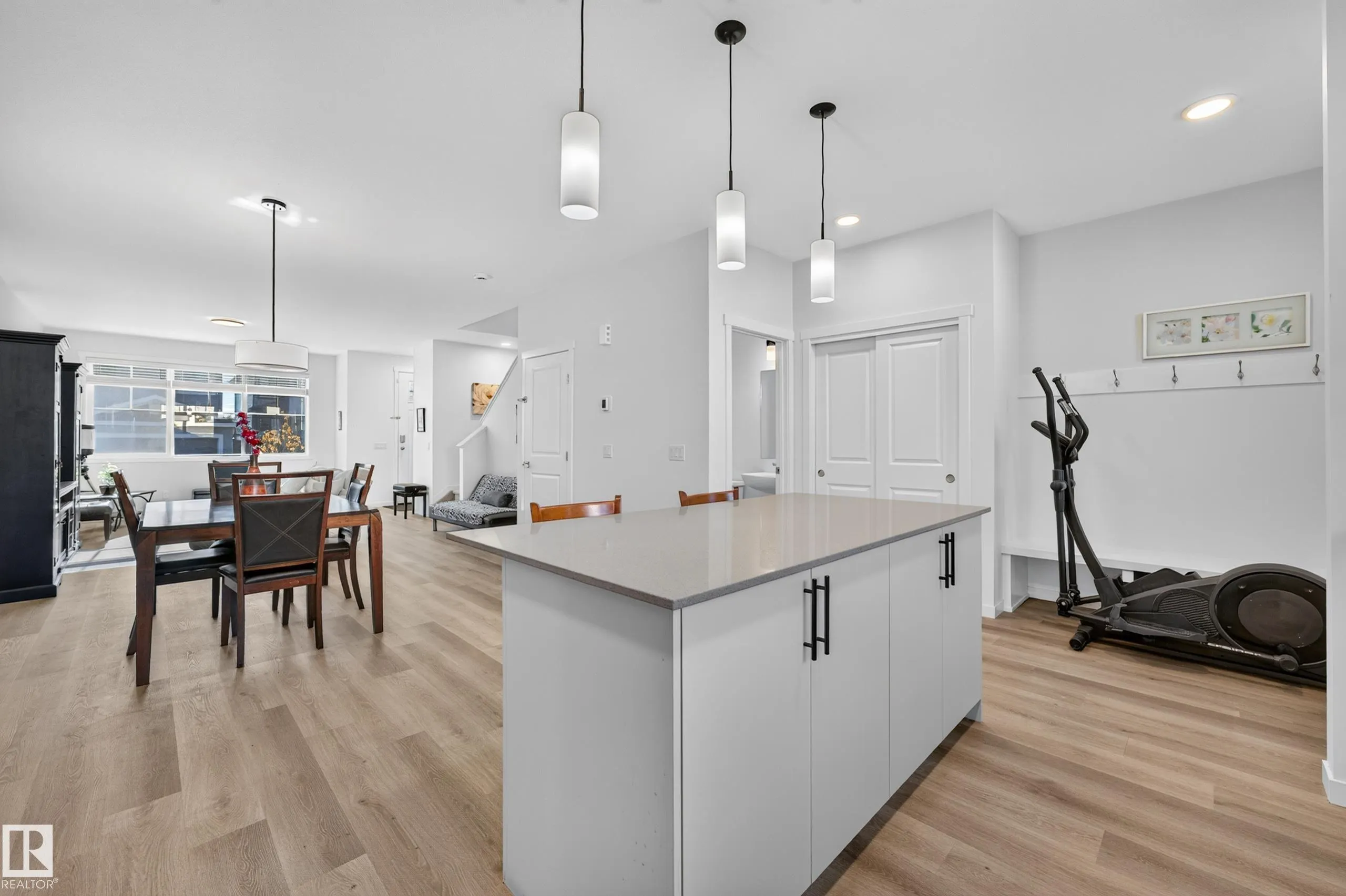 3983 Wren Loop