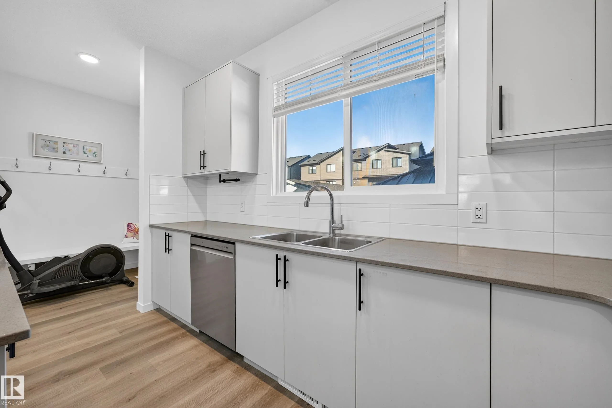3983 Wren Loop