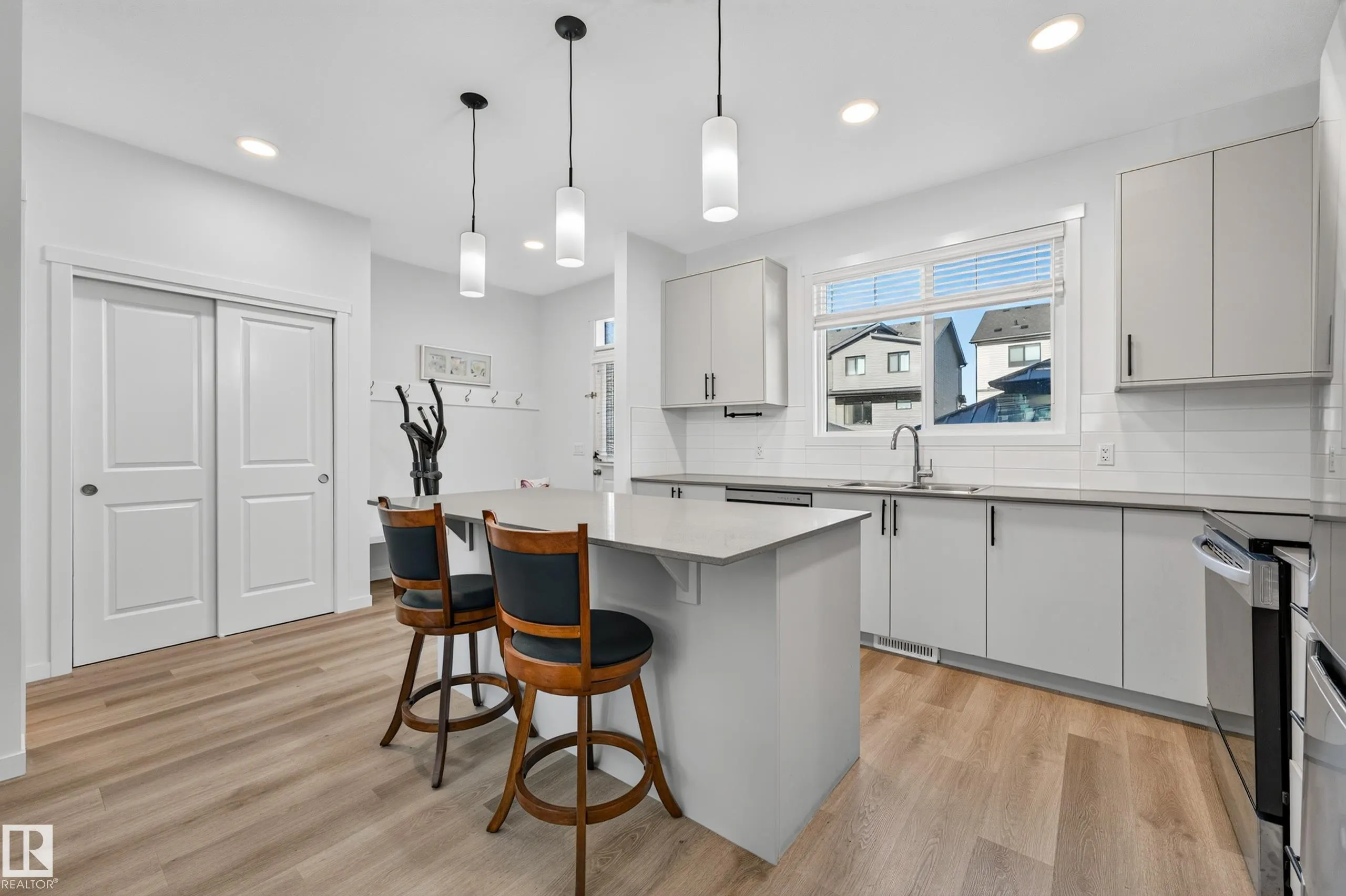 3983 Wren Loop