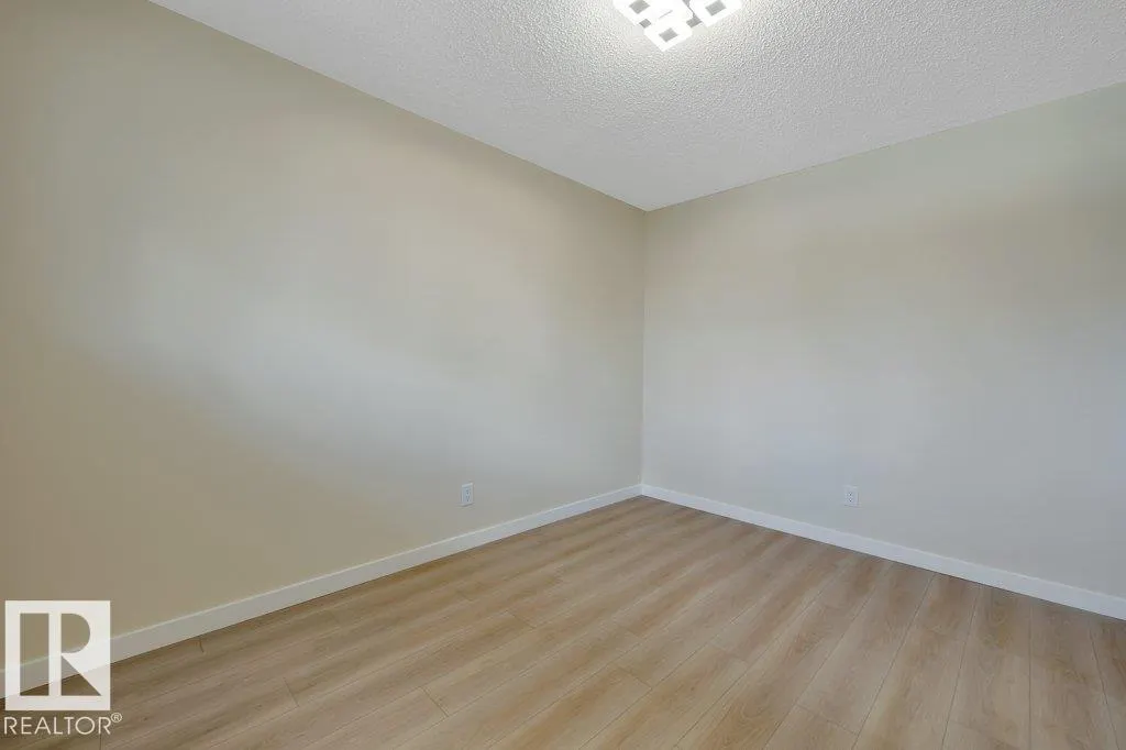633 WILLOW Court