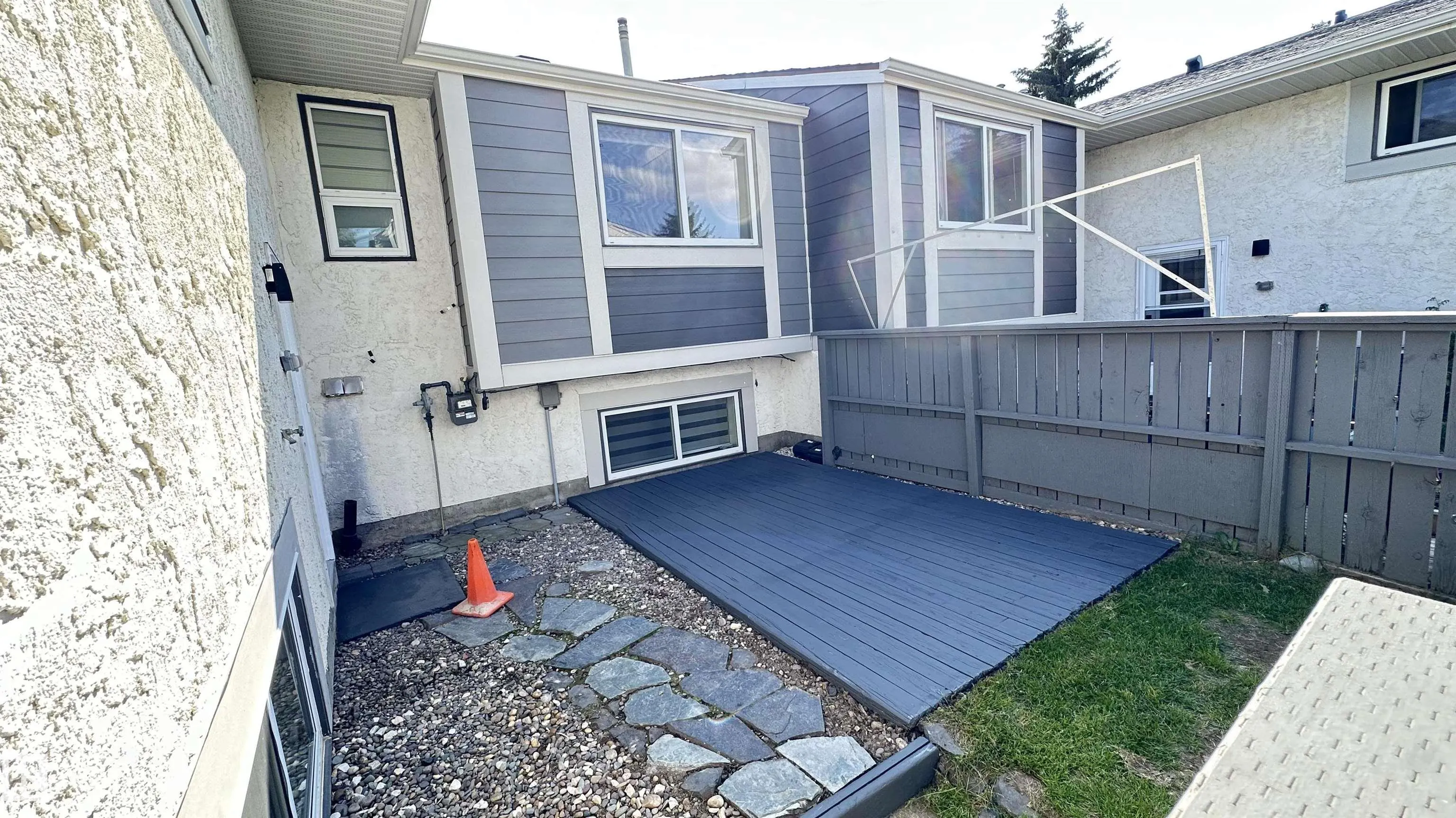 633 WILLOW Court
