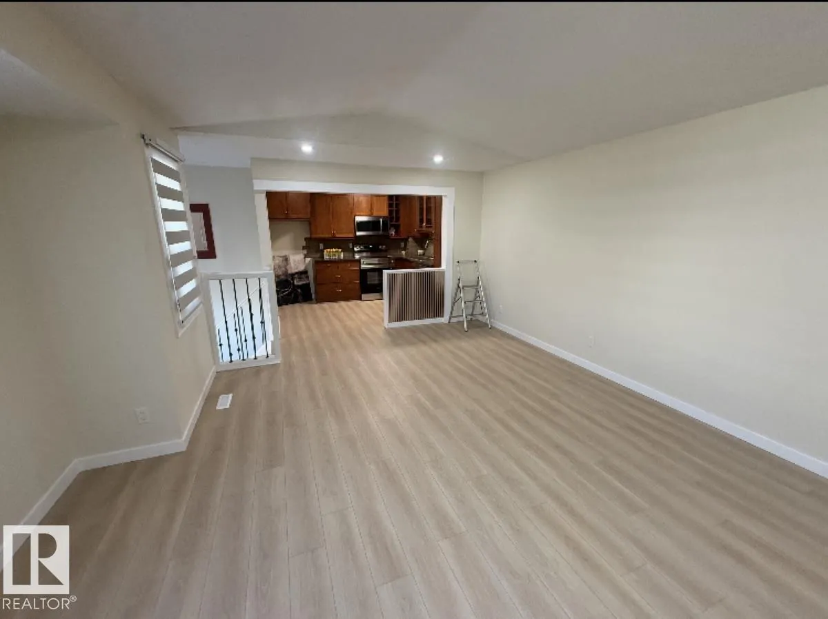633 WILLOW Court