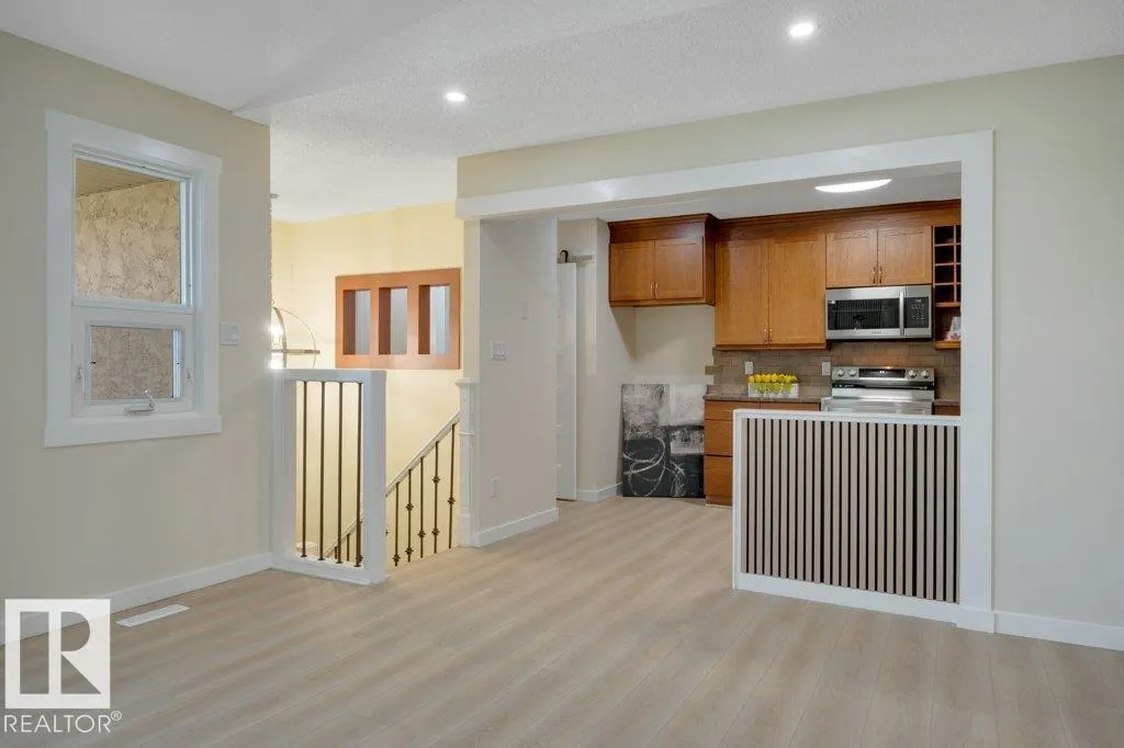633 WILLOW Court