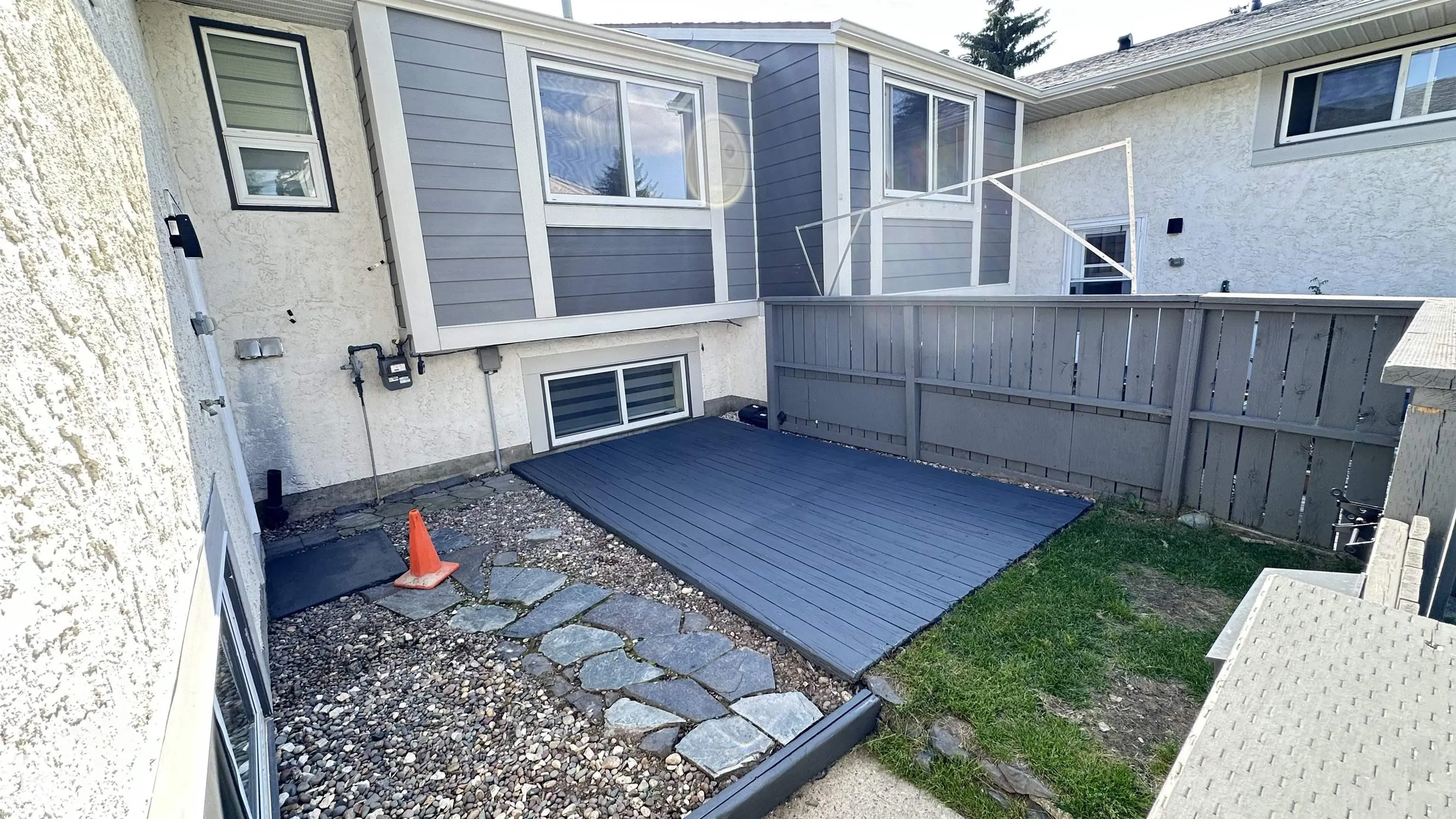633 WILLOW Court
