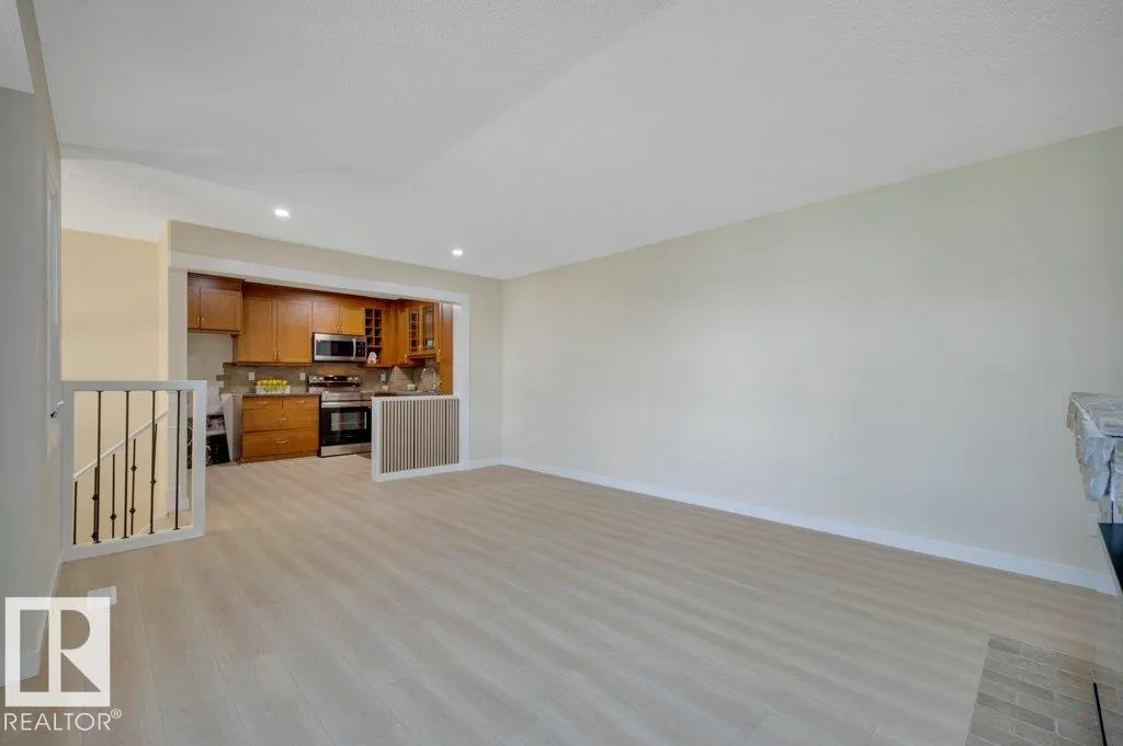 633 WILLOW Court