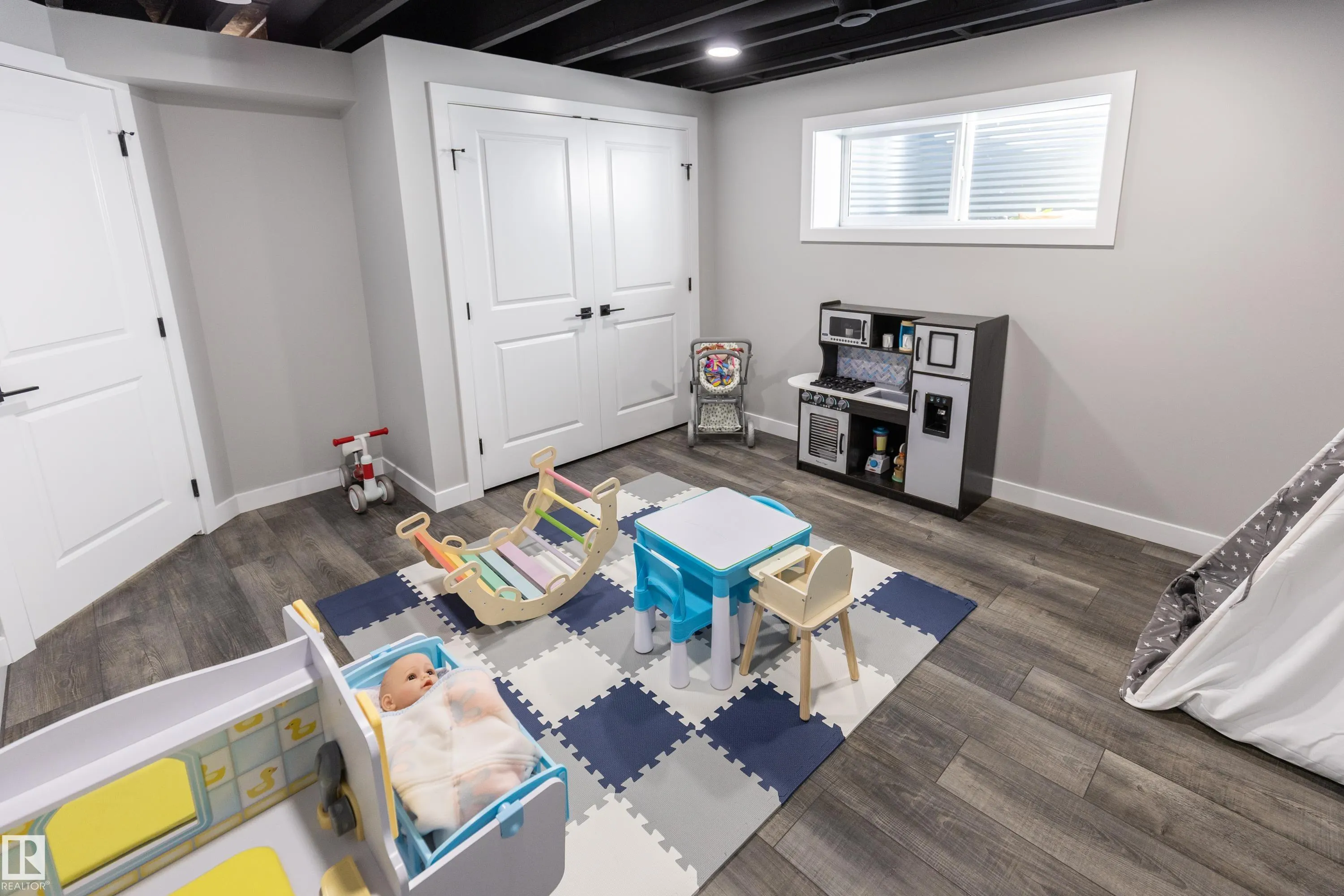 529 EAGLESON Wynd