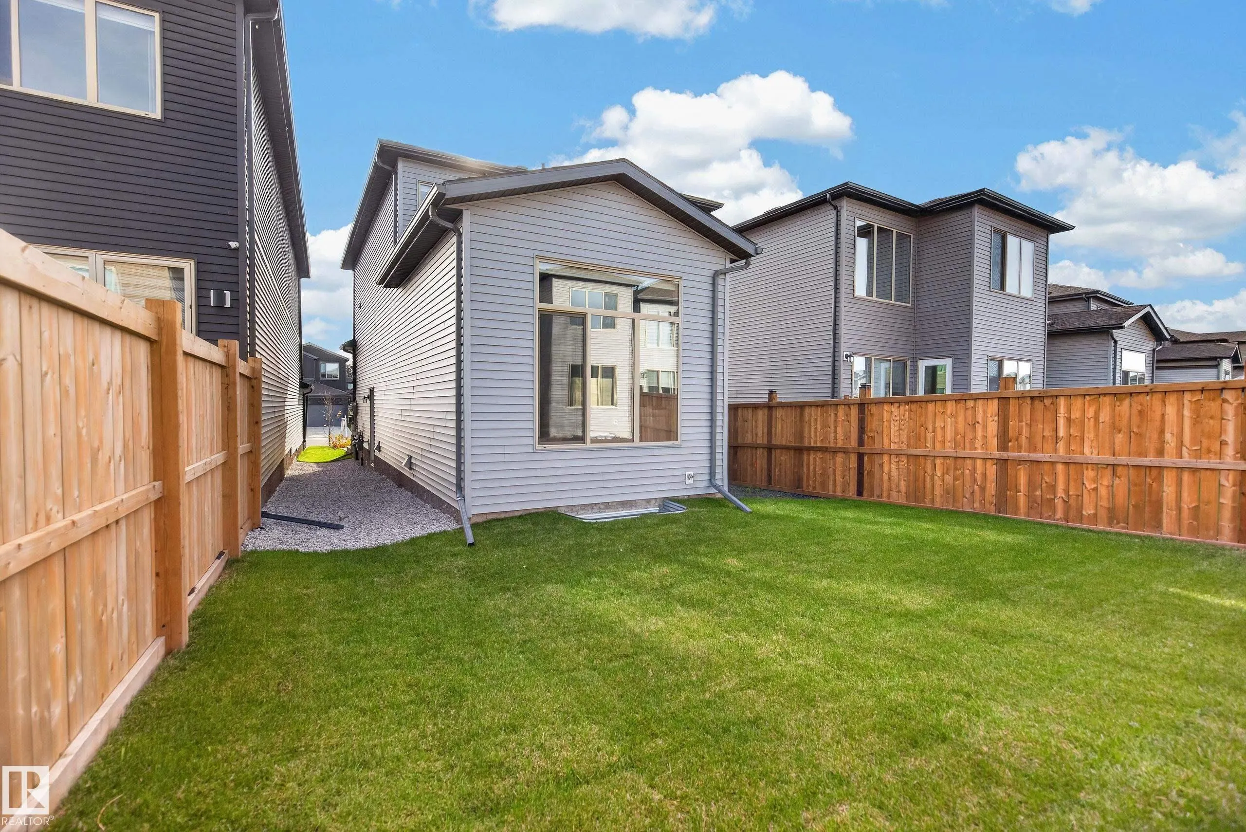 66 GLADSTONE Bend