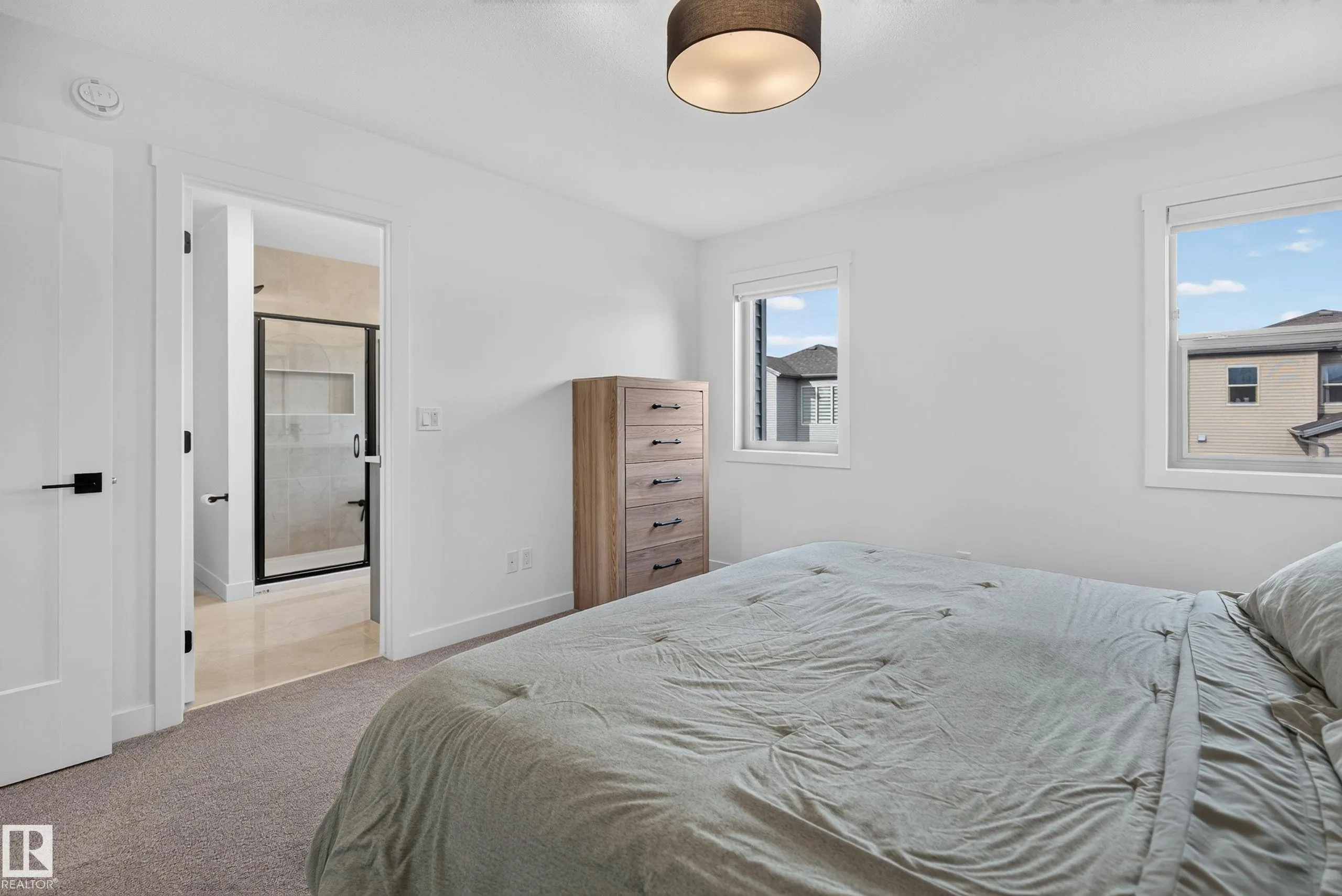 66 GLADSTONE Bend