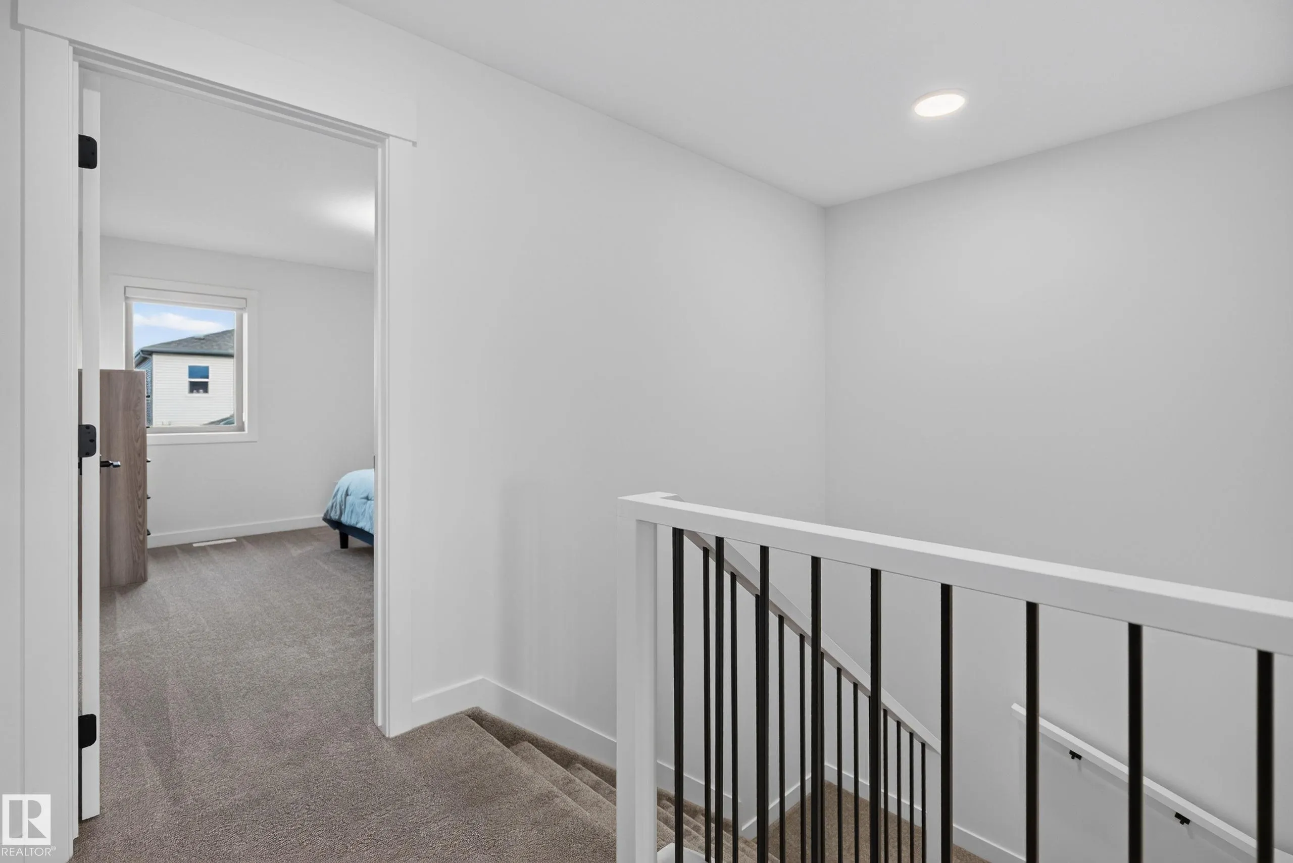 66 GLADSTONE Bend