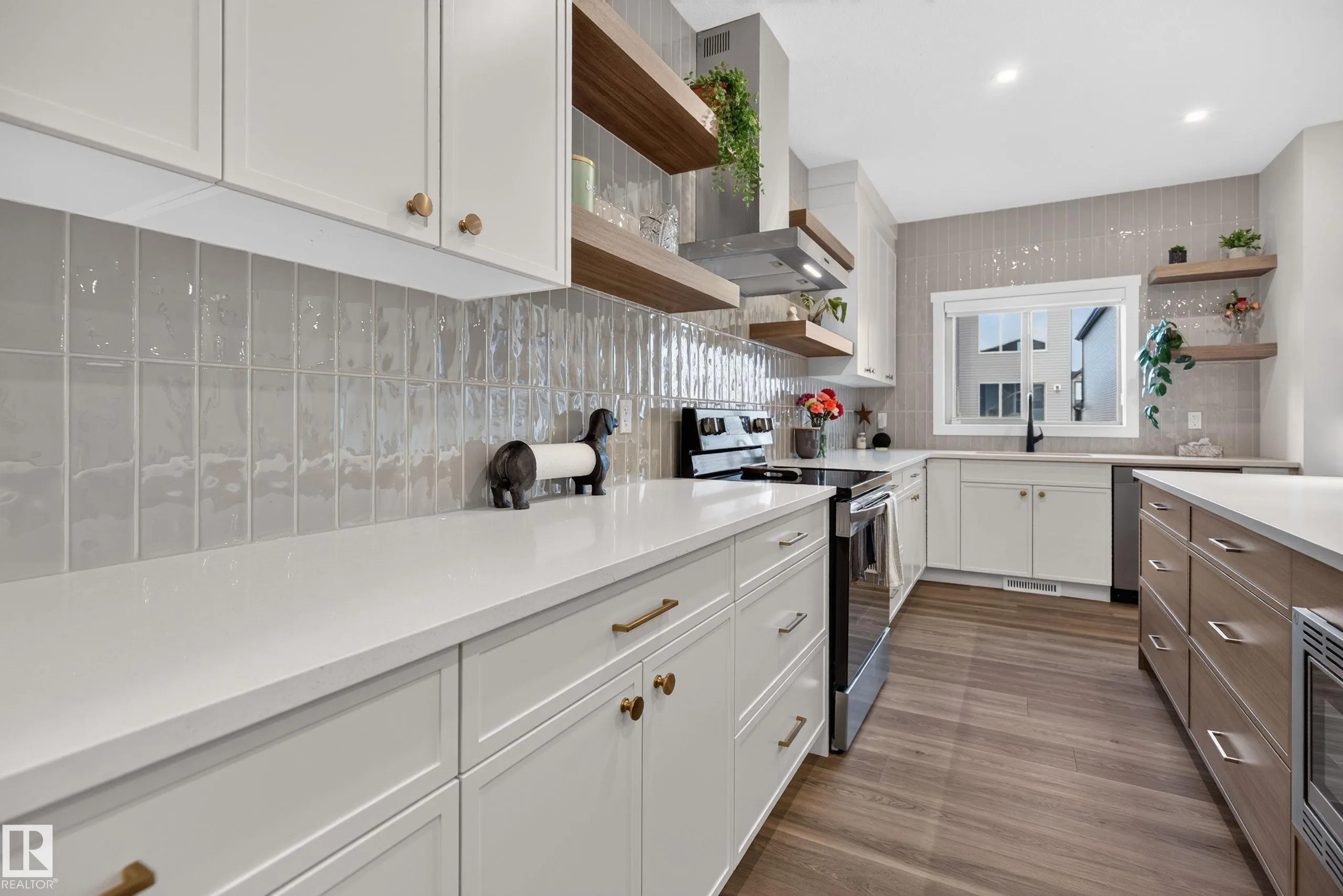66 GLADSTONE Bend