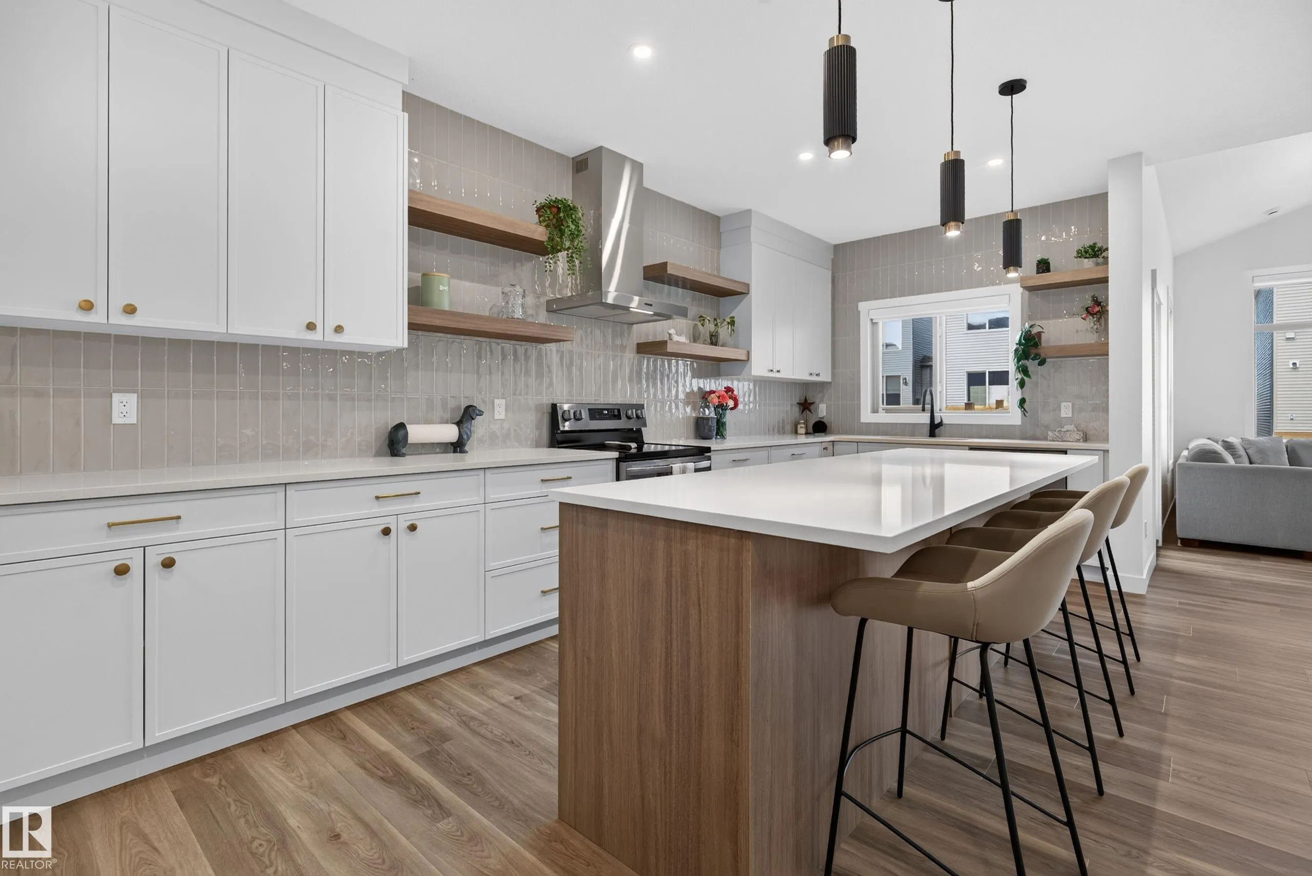 66 GLADSTONE Bend