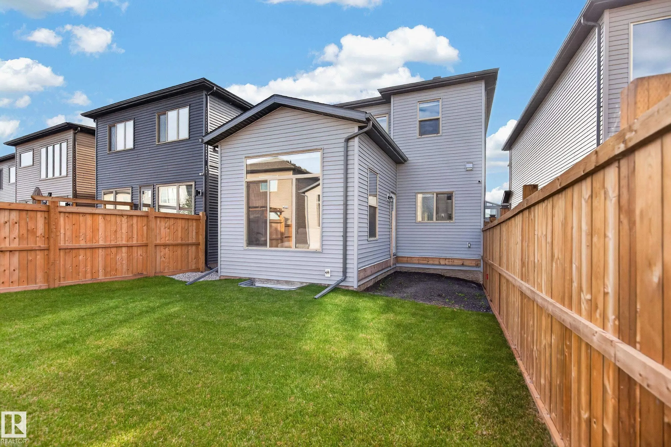 66 GLADSTONE Bend