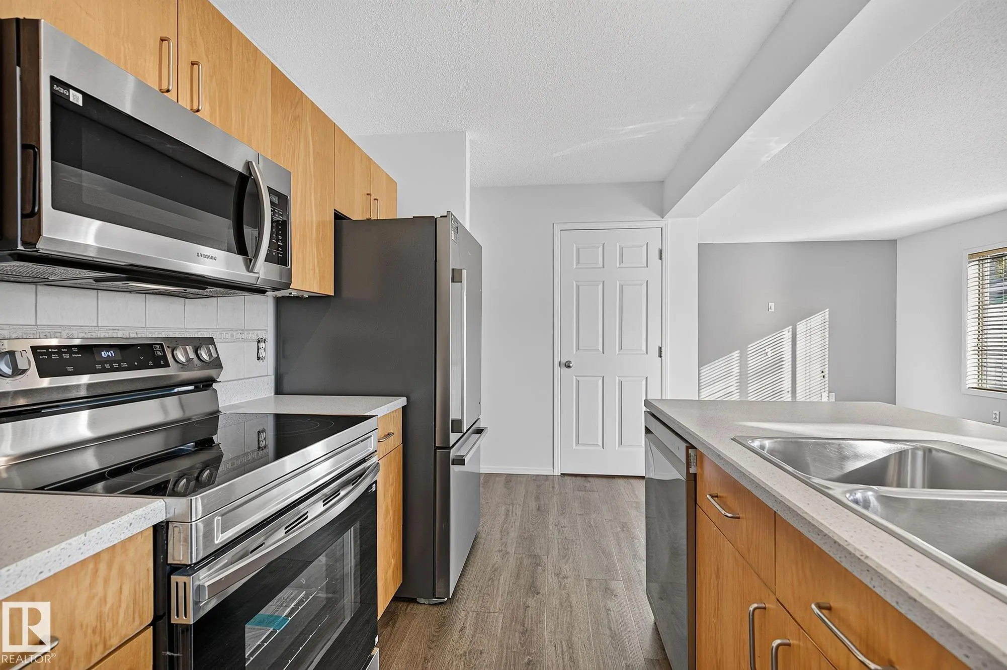 2 HEATHERGLEN Drive
