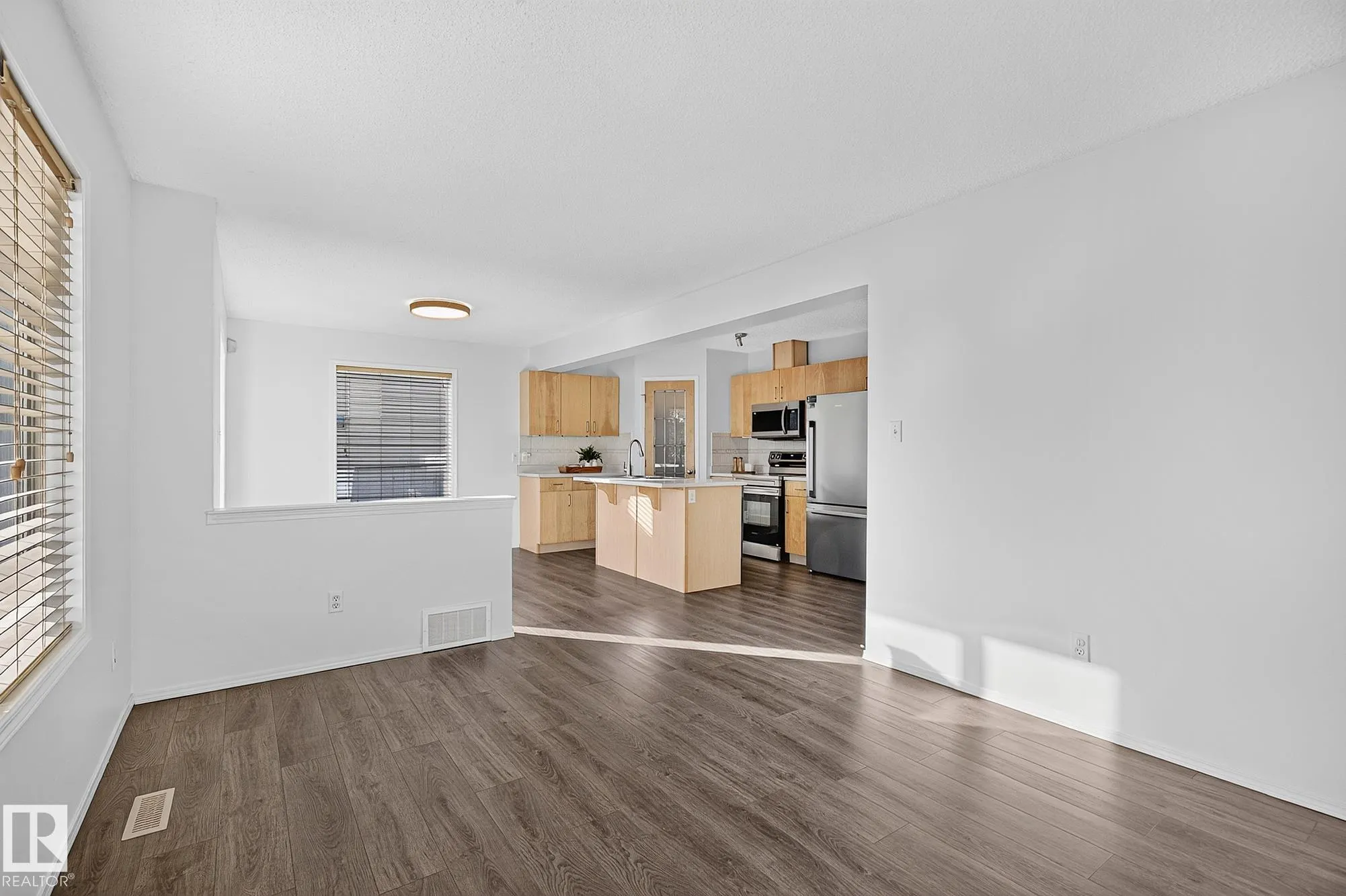 2 HEATHERGLEN Drive