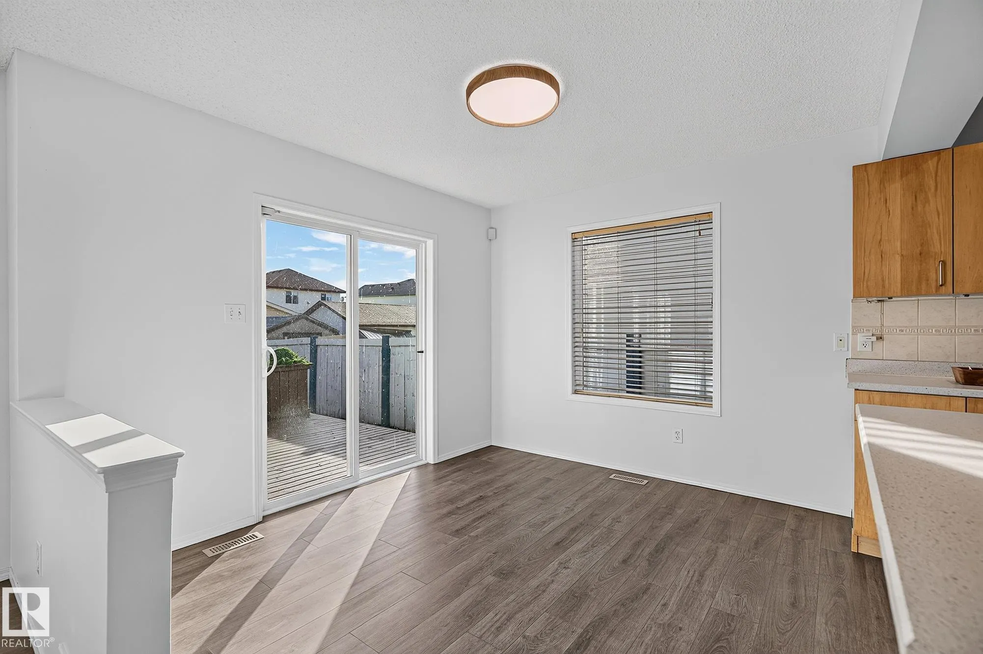 2 HEATHERGLEN Drive