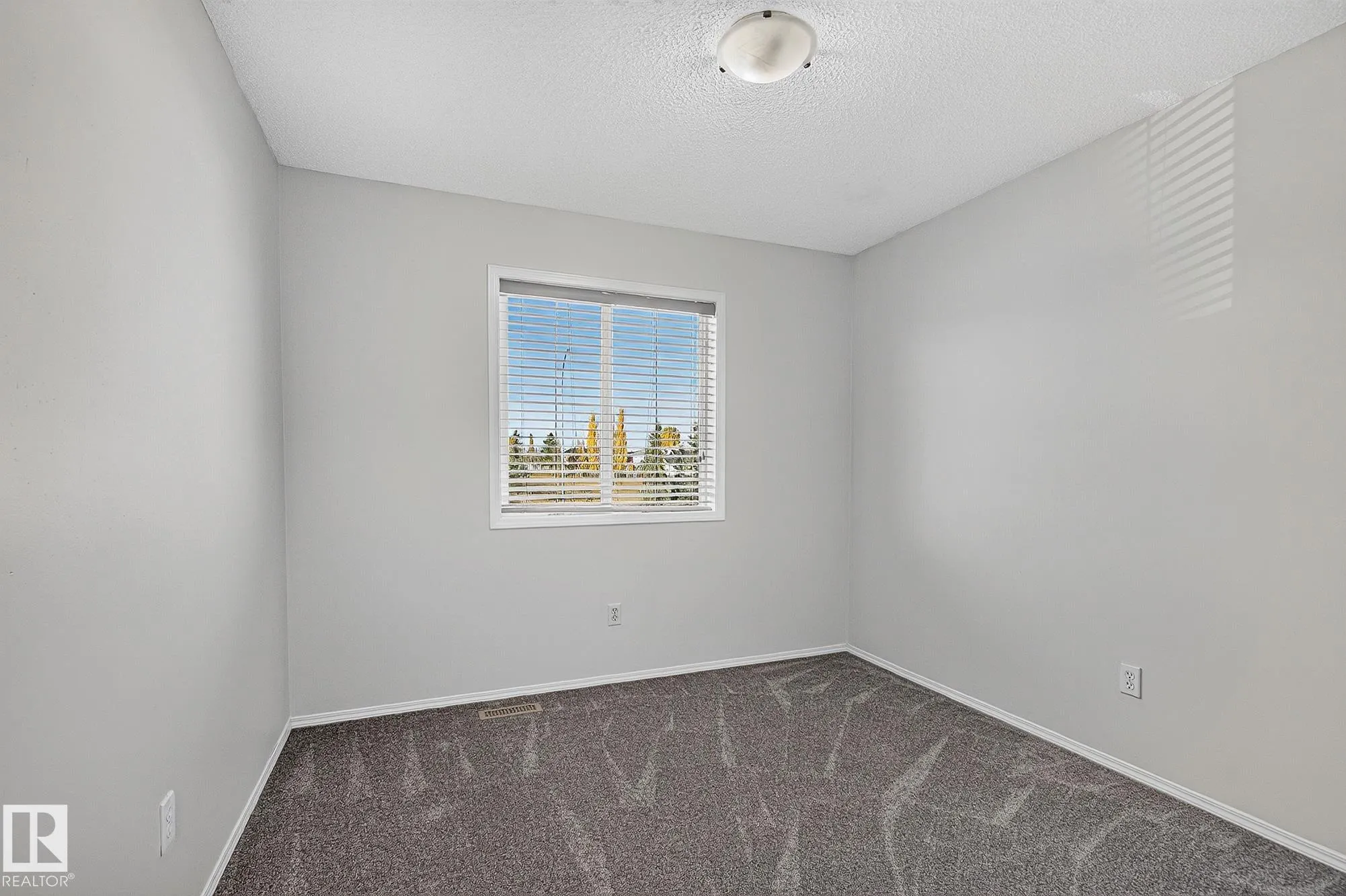 2 HEATHERGLEN Drive