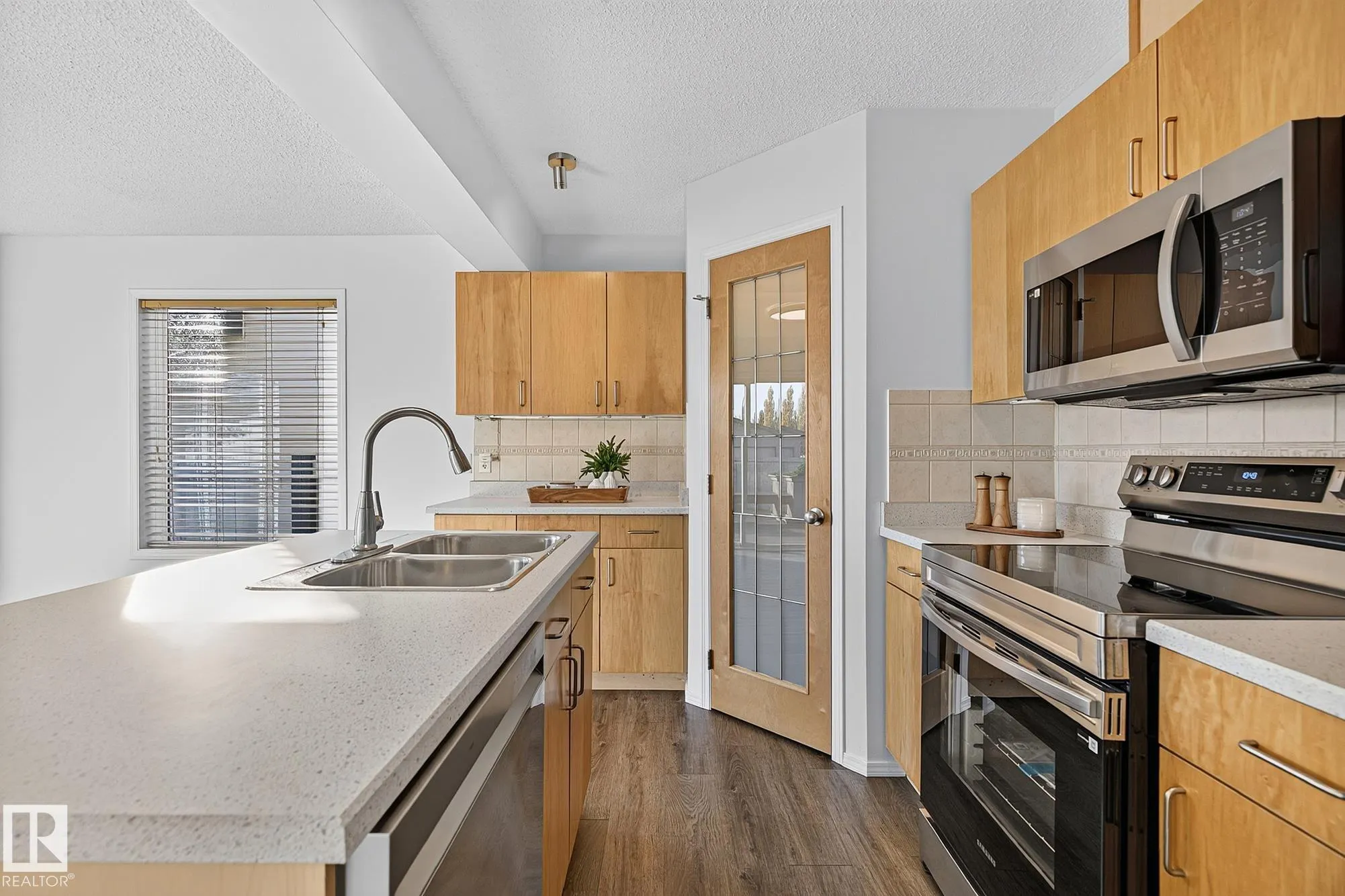 2 HEATHERGLEN Drive