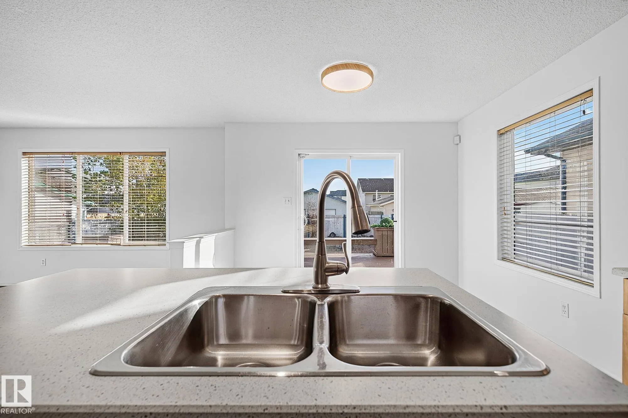 2 HEATHERGLEN Drive